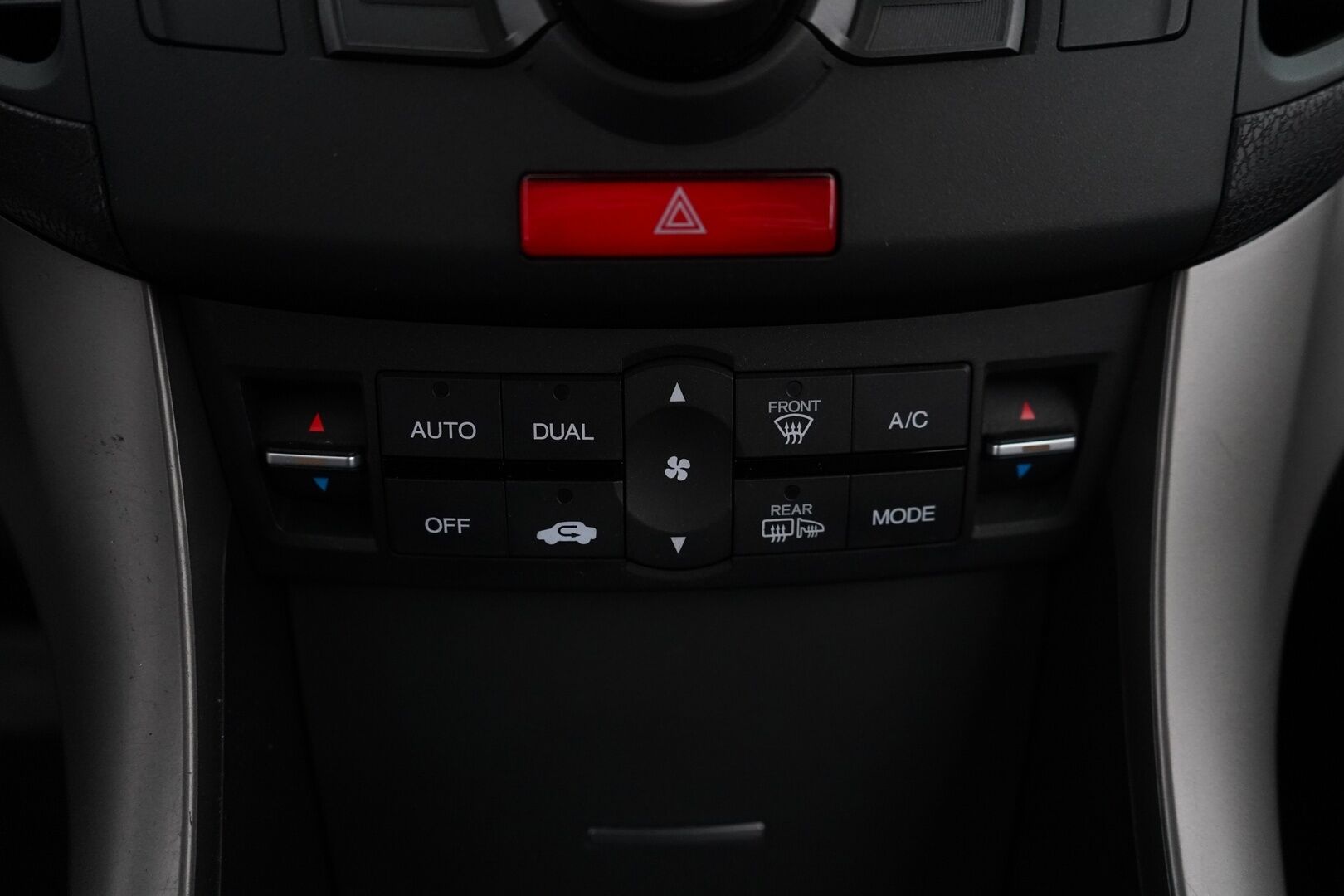 Honda Accord 2010 4D 2,0 Elegance AT * Vakkari / Lohko / Ilmastointi / Penkinlämmittimet * - Suomi-auto / Kahdet renkaat / Juuri katsastettu / Myydään huollettuna! - HULLU BLACKWEEK KORKOTARJOUS 2,49%