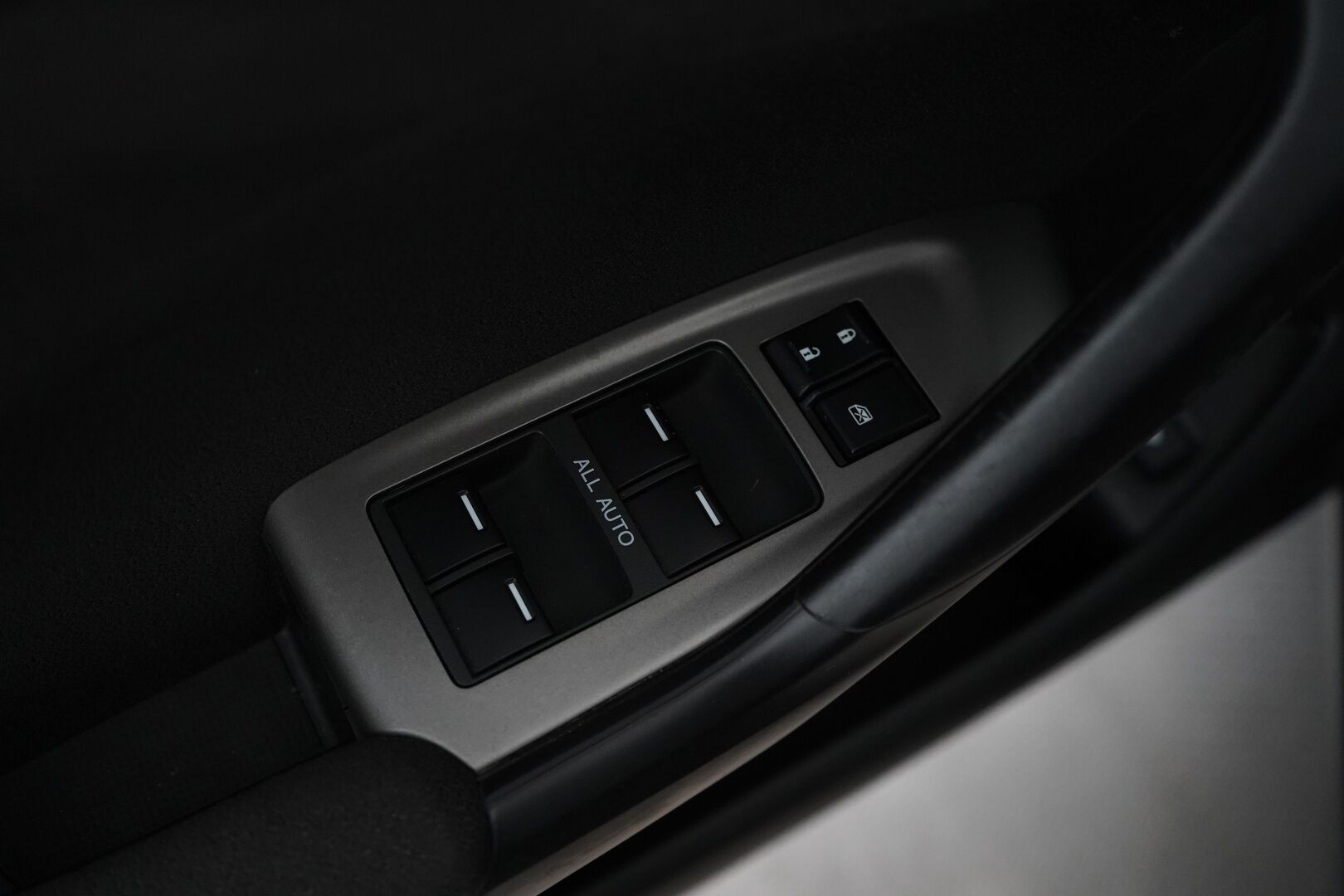 Honda Accord 2010 4D 2,0 Elegance AT * Vakkari / Lohko / Ilmastointi / Penkinlämmittimet * - Suomi-auto / Kahdet renkaat / Juuri katsastettu / Myydään huollettuna! - HULLU BLACKWEEK KORKOTARJOUS 2,49%