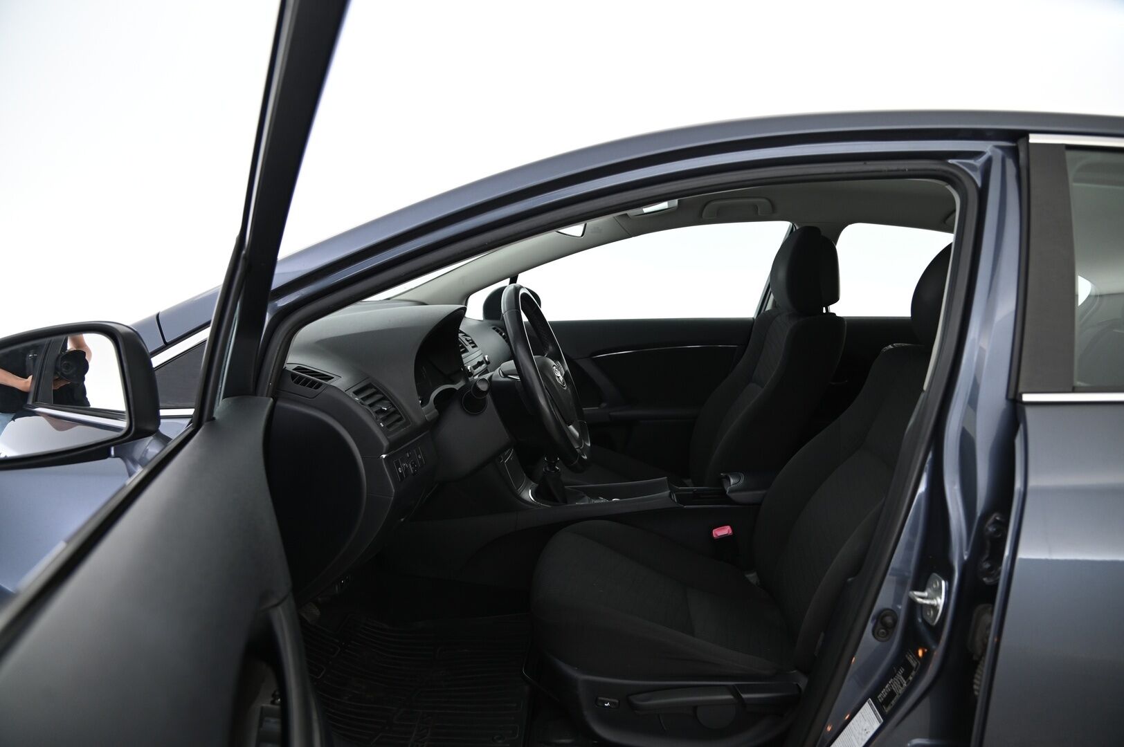 Toyota Avensis 2009 2,0 Valvematic Linea Sol 4ov *Myydään vain Huutokaupat.com*