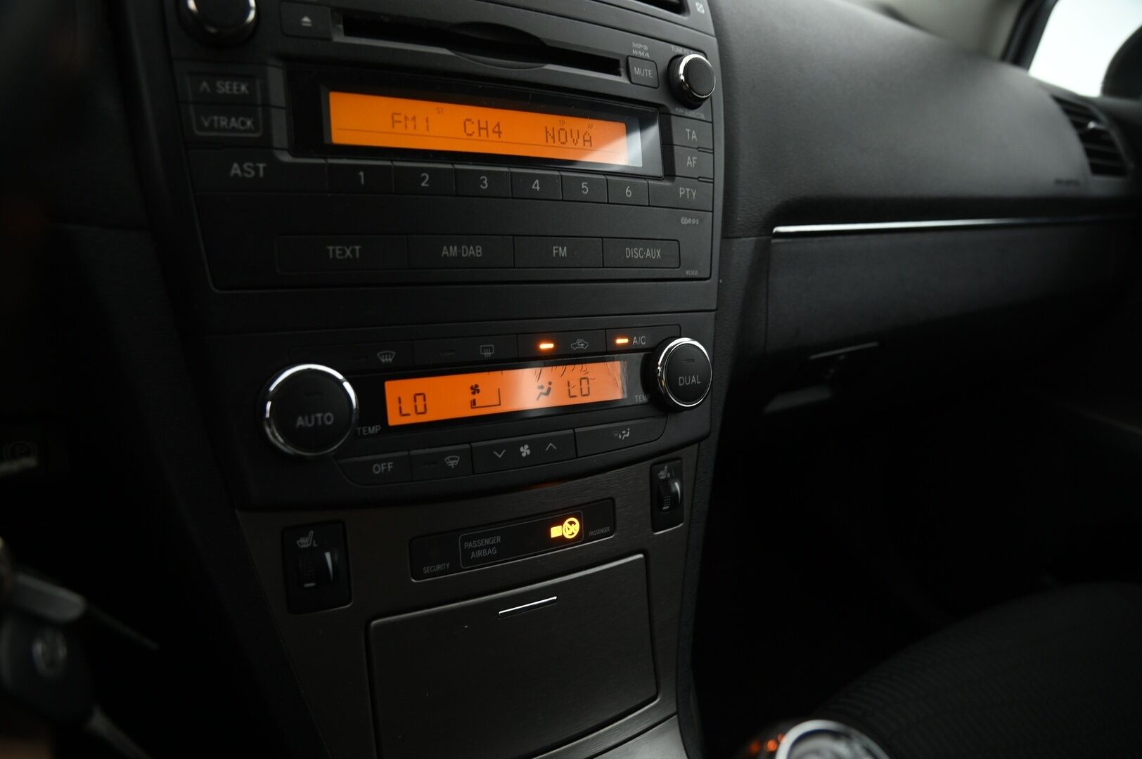 Toyota Avensis 2009 2,0 Valvematic Linea Sol 4ov *Myydään vain Huutokaupat.com*
