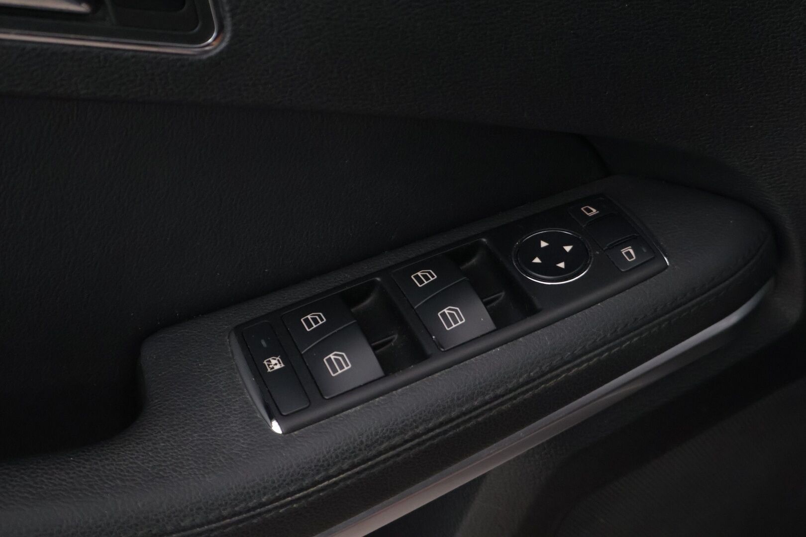 Mercedes-Benz E 2009 250 CDI Business ** YritysOutlet - Myydään vain yrityksille ** / Manuaali! / Vähän ajettu! / Ketju vaihdettu!