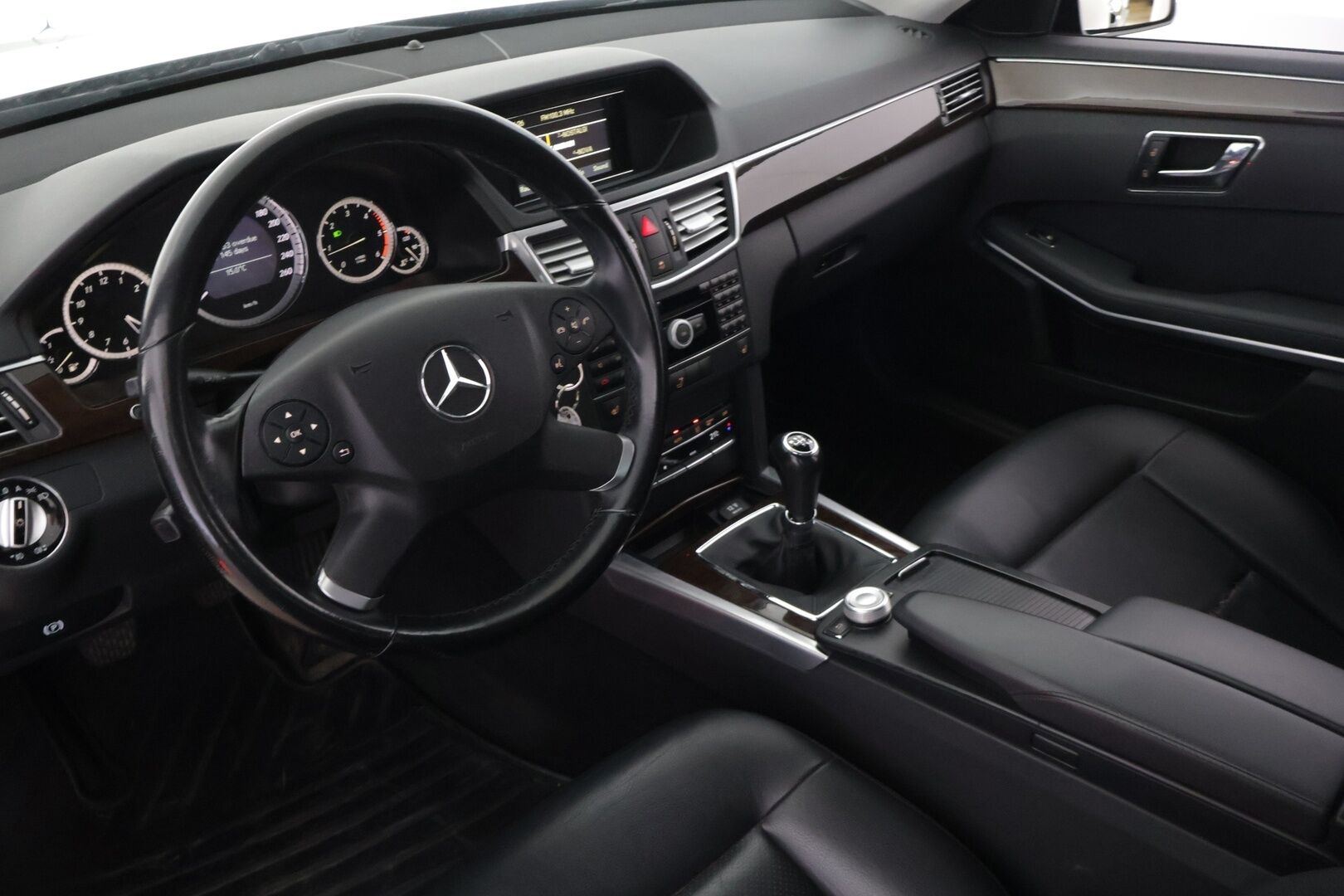 Mercedes-Benz E 2009 250 CDI Business ** YritysOutlet - Myydään vain yrityksille ** / Manuaali! / Vähän ajettu! / Ketju vaihdettu!