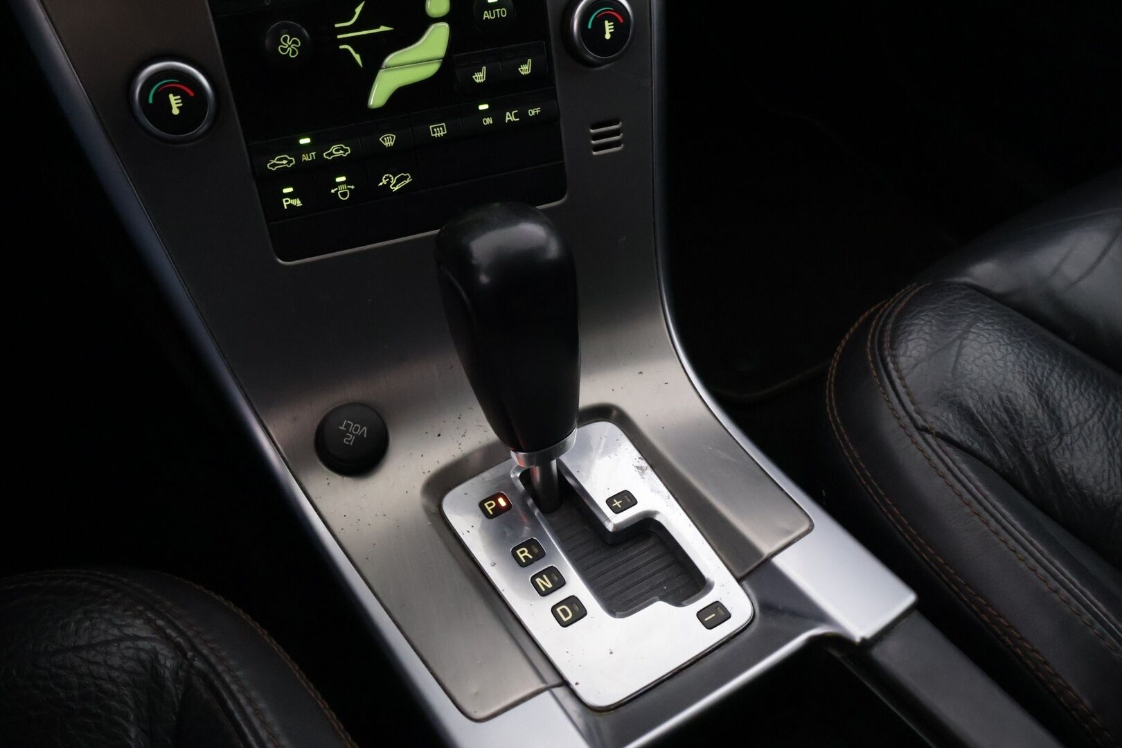 Volvo XC60 2009 2,4D AWD Summum aut - YritysOutlet - Myydään vain yrityksille