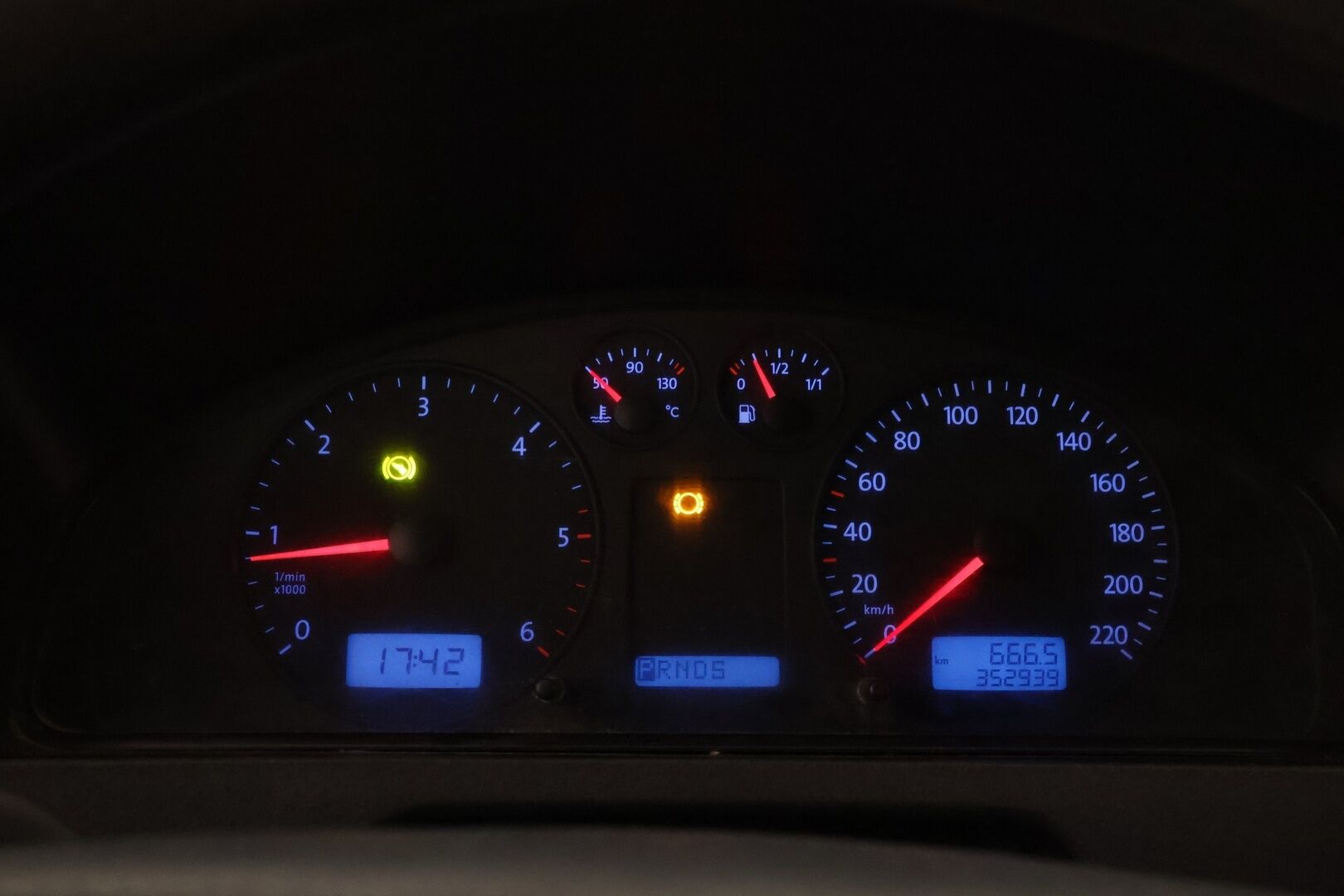 Volkswagen Transporter 2006 - YritysOutlet - Myydään vain yrityksille - - YritysOutlet - Myydään vain yrityksille / PITKÄ LEIMA!