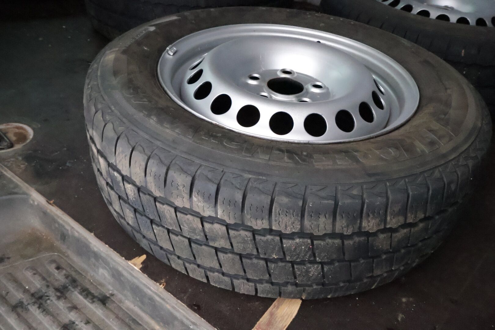 Volkswagen Transporter 2006 - YritysOutlet - Myydään vain yrityksille - - YritysOutlet - Myydään vain yrityksille / PITKÄ LEIMA!