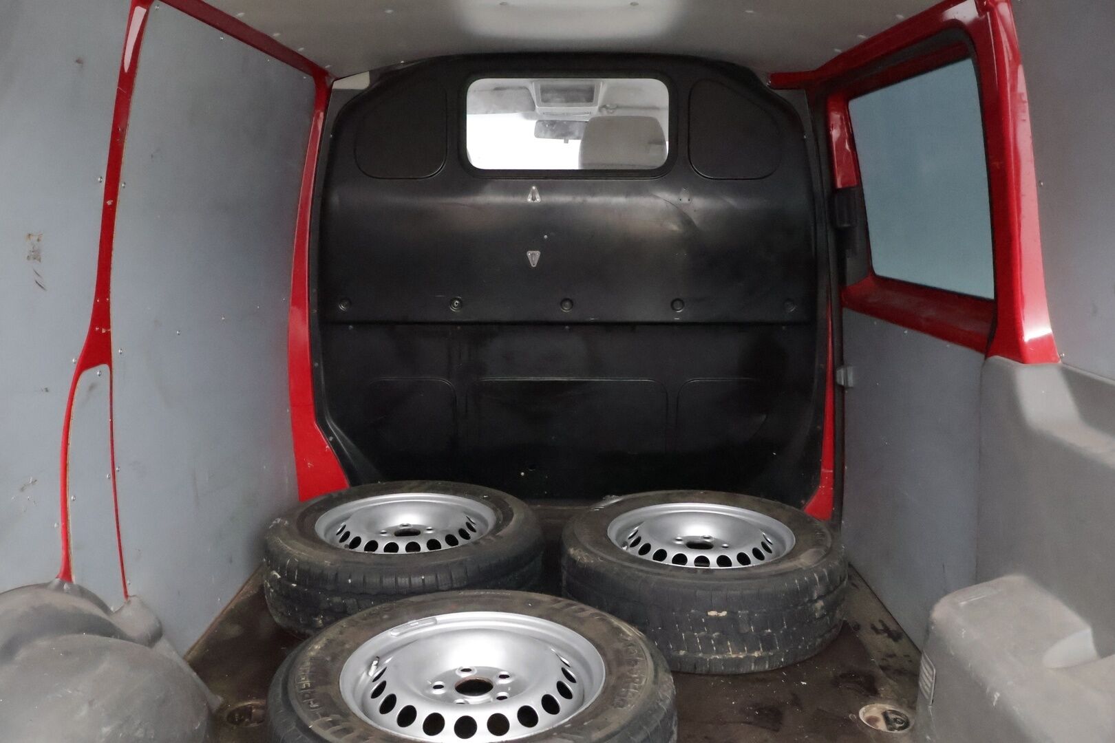 Volkswagen Transporter 2006 - YritysOutlet - Myydään vain yrityksille - - YritysOutlet - Myydään vain yrityksille / PITKÄ LEIMA!