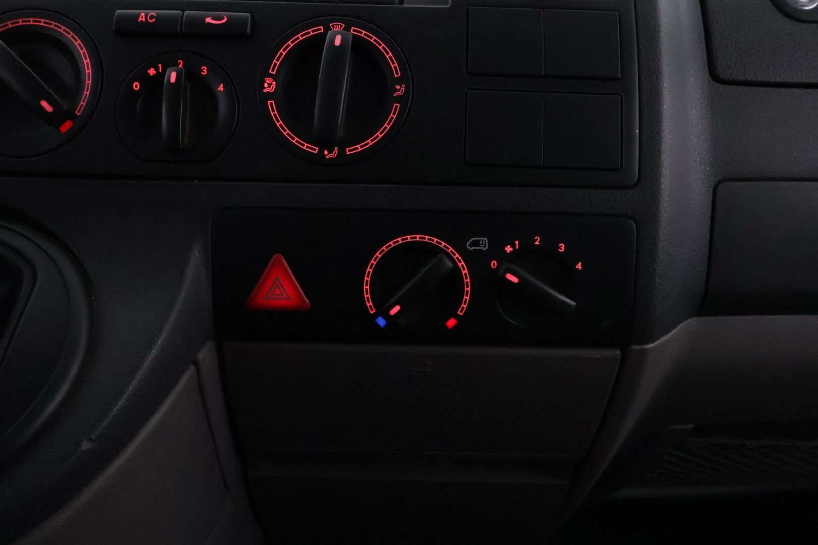 Volkswagen Transporter 2006 - YritysOutlet - Myydään vain yrityksille - - YritysOutlet - Myydään vain yrityksille / PITKÄ LEIMA!