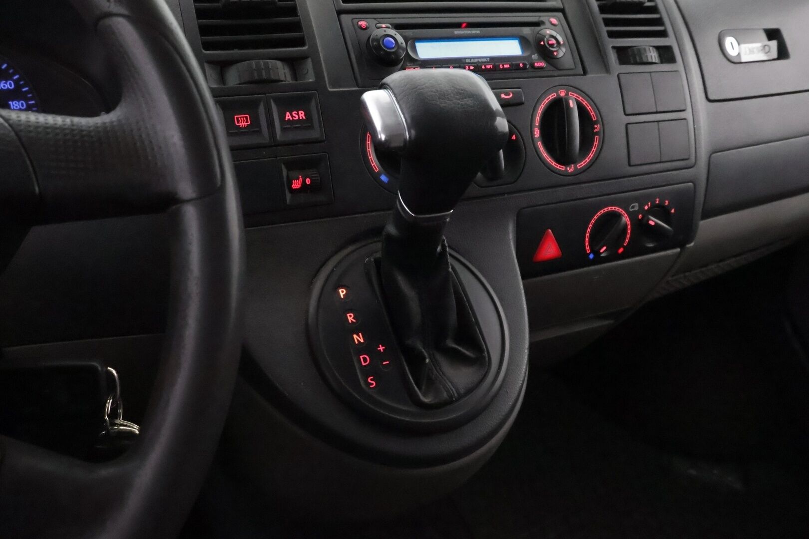 Volkswagen Transporter 2006 - YritysOutlet - Myydään vain yrityksille - - YritysOutlet - Myydään vain yrityksille / PITKÄ LEIMA!