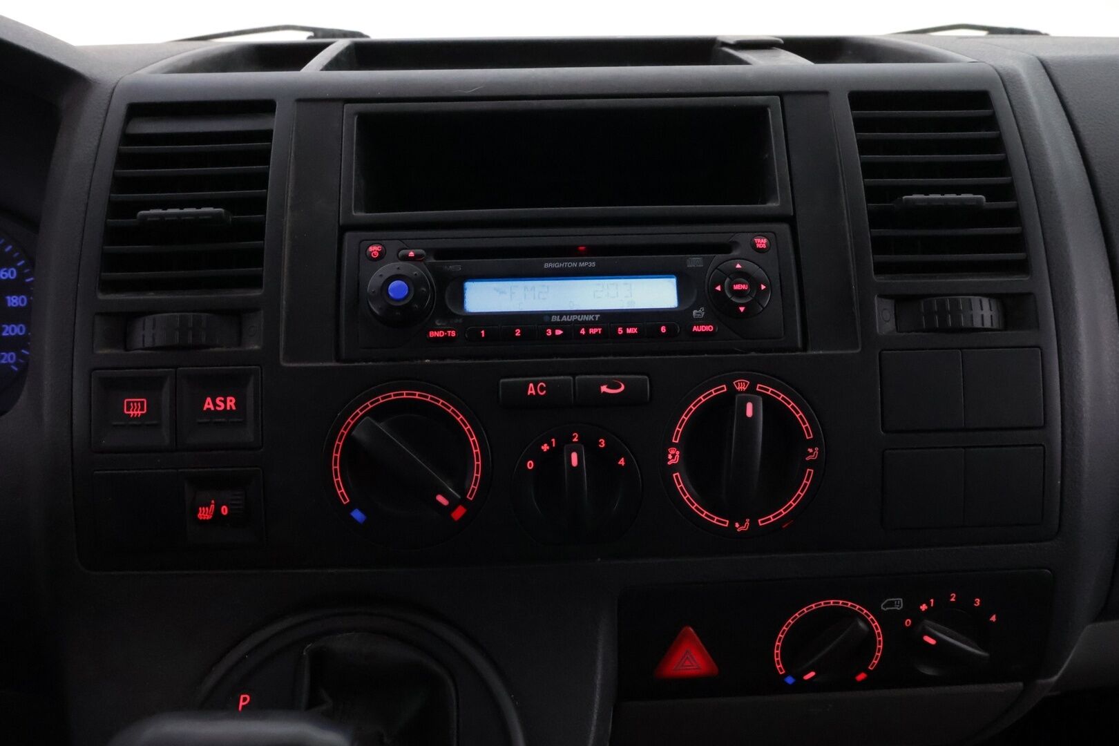 Volkswagen Transporter 2006 - YritysOutlet - Myydään vain yrityksille - - YritysOutlet - Myydään vain yrityksille / PITKÄ LEIMA!