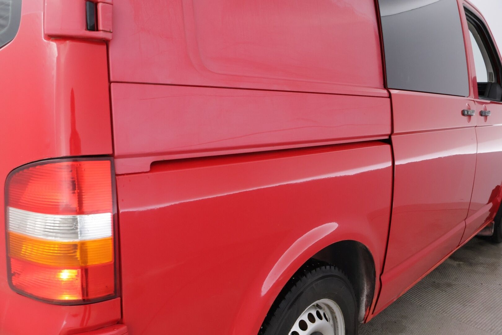 Volkswagen Transporter 2006 - YritysOutlet - Myydään vain yrityksille - - YritysOutlet - Myydään vain yrityksille / PITKÄ LEIMA!