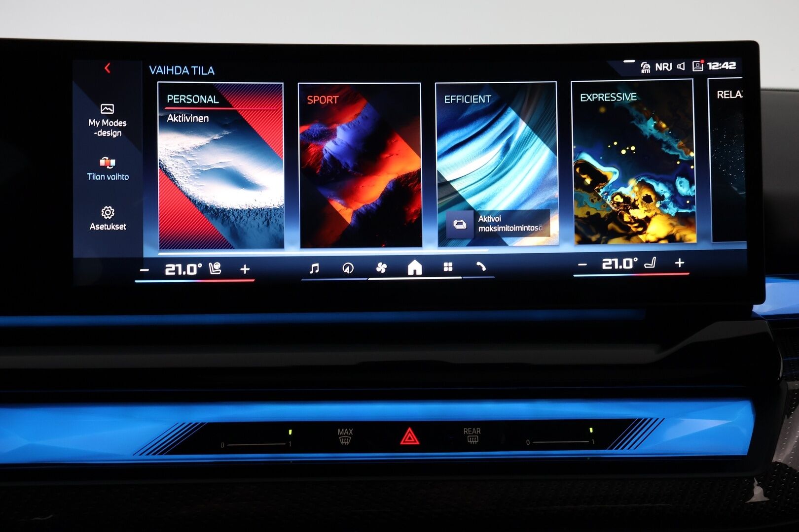 BMW i5 M60 2024 G60 M60 xDrive M Sport Pro * Suomiauto / Carbon / B&W / Sähkökoukku / Iconic Glow / Panorama / Comfort Penkit Muistilla - Ilmastoidut Penkit / Mattaväri / Crafted Clarity / UPEA!