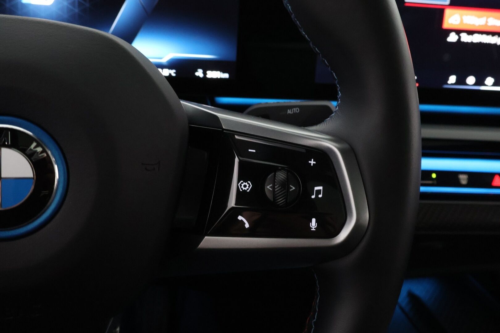 BMW i5 M60 2024 G60 M60 xDrive M Sport Pro * Suomiauto / Carbon / B&W / Sähkökoukku / Iconic Glow / Panorama / Comfort Penkit Muistilla - Ilmastoidut Penkit / Mattaväri / Crafted Clarity / UPEA!