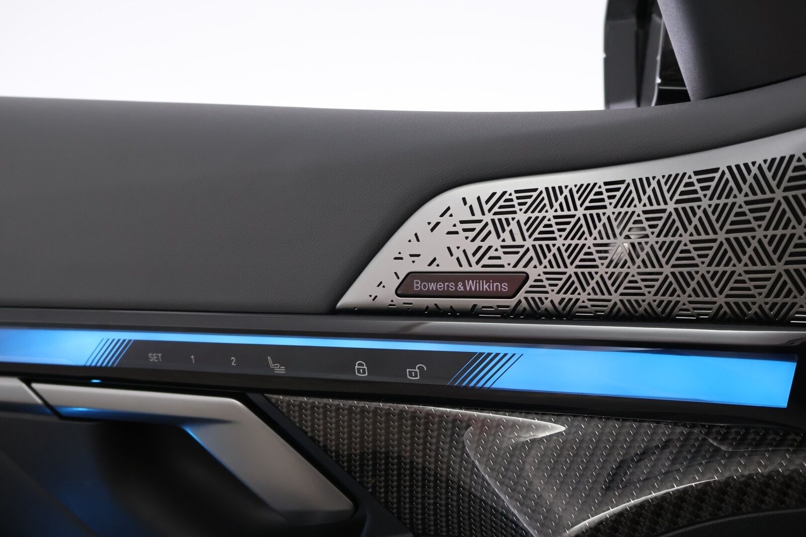 BMW i5 M60 2024 G60 M60 xDrive M Sport Pro * Suomiauto / Carbon / B&W / Sähkökoukku / Iconic Glow / Panorama / Comfort Penkit Muistilla - Ilmastoidut Penkit / Mattaväri / Crafted Clarity / UPEA!