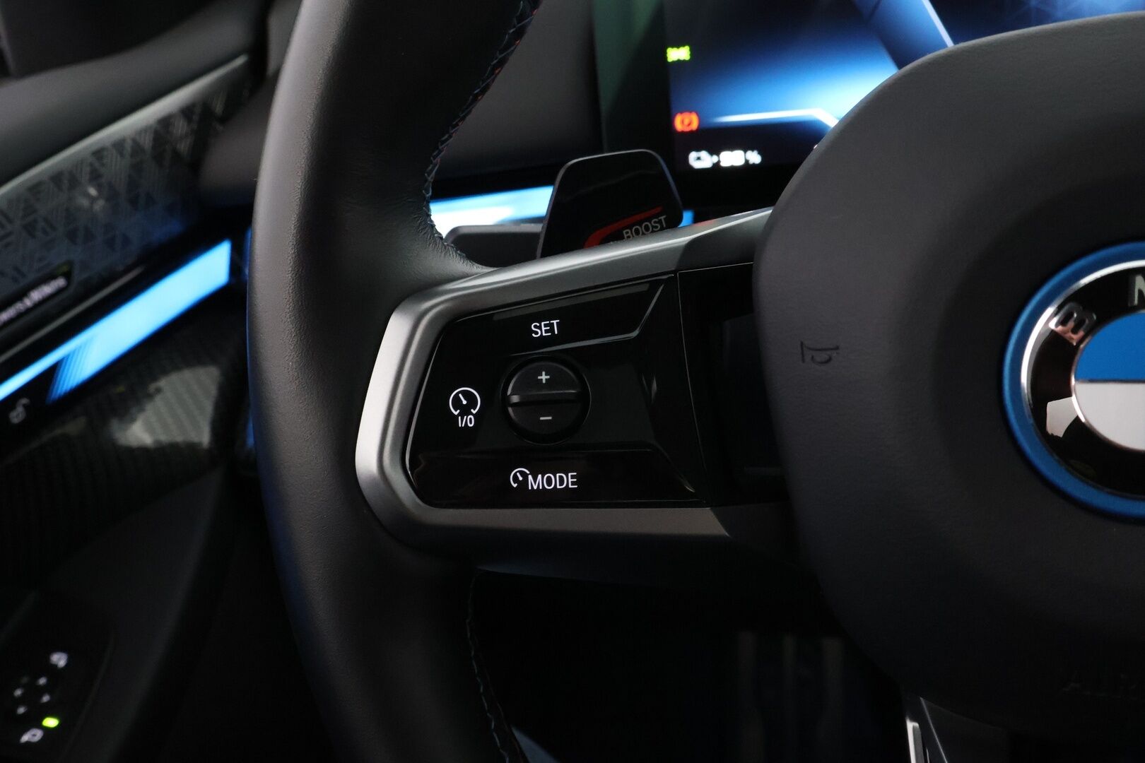 BMW i5 M60 2024 G60 M60 xDrive M Sport Pro * Suomiauto / Carbon / B&W / Sähkökoukku / Iconic Glow / Panorama / Comfort Penkit Muistilla - Ilmastoidut Penkit / Mattaväri / Crafted Clarity / UPEA!