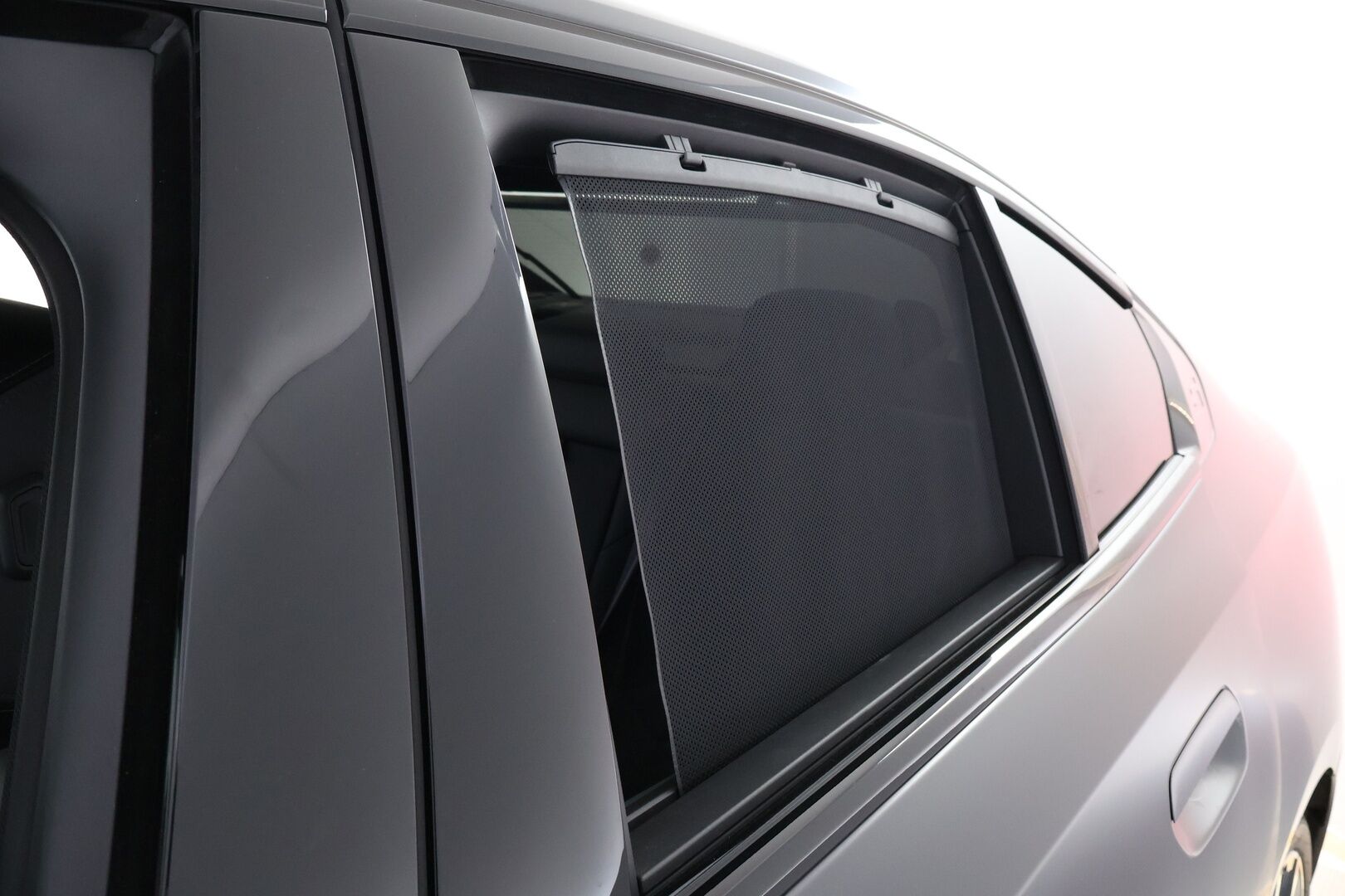 BMW i5 M60 2024 G60 M60 xDrive M Sport Pro * Suomiauto / Carbon / B&W / Sähkökoukku / Iconic Glow / Panorama / Comfort Penkit Muistilla - Ilmastoidut Penkit / Mattaväri / Crafted Clarity / UPEA!