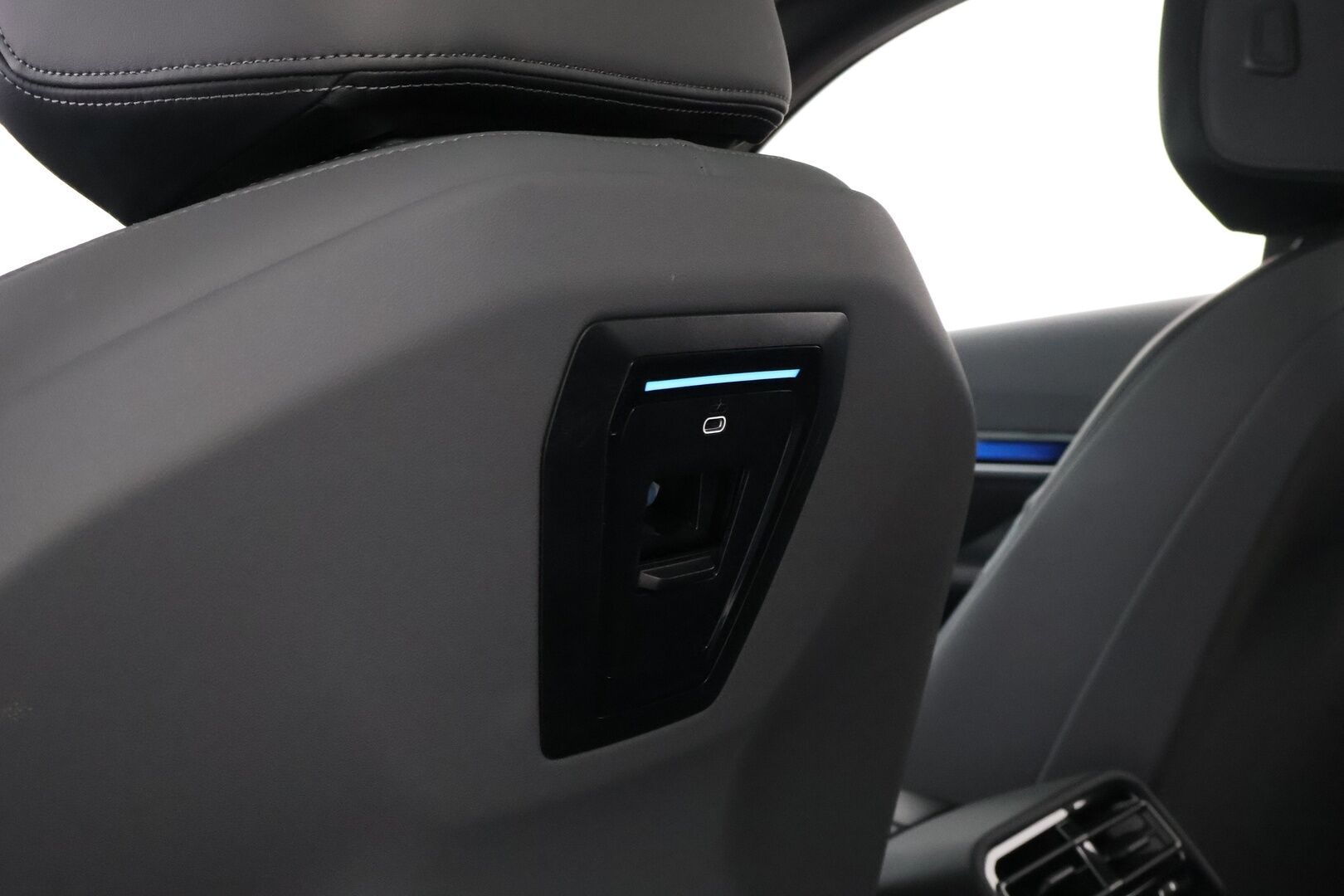 BMW i5 M60 2024 G60 M60 xDrive M Sport Pro * Suomiauto / Carbon / B&W / Sähkökoukku / Iconic Glow / Panorama / Comfort Penkit Muistilla - Ilmastoidut Penkit / Mattaväri / Crafted Clarity / UPEA!