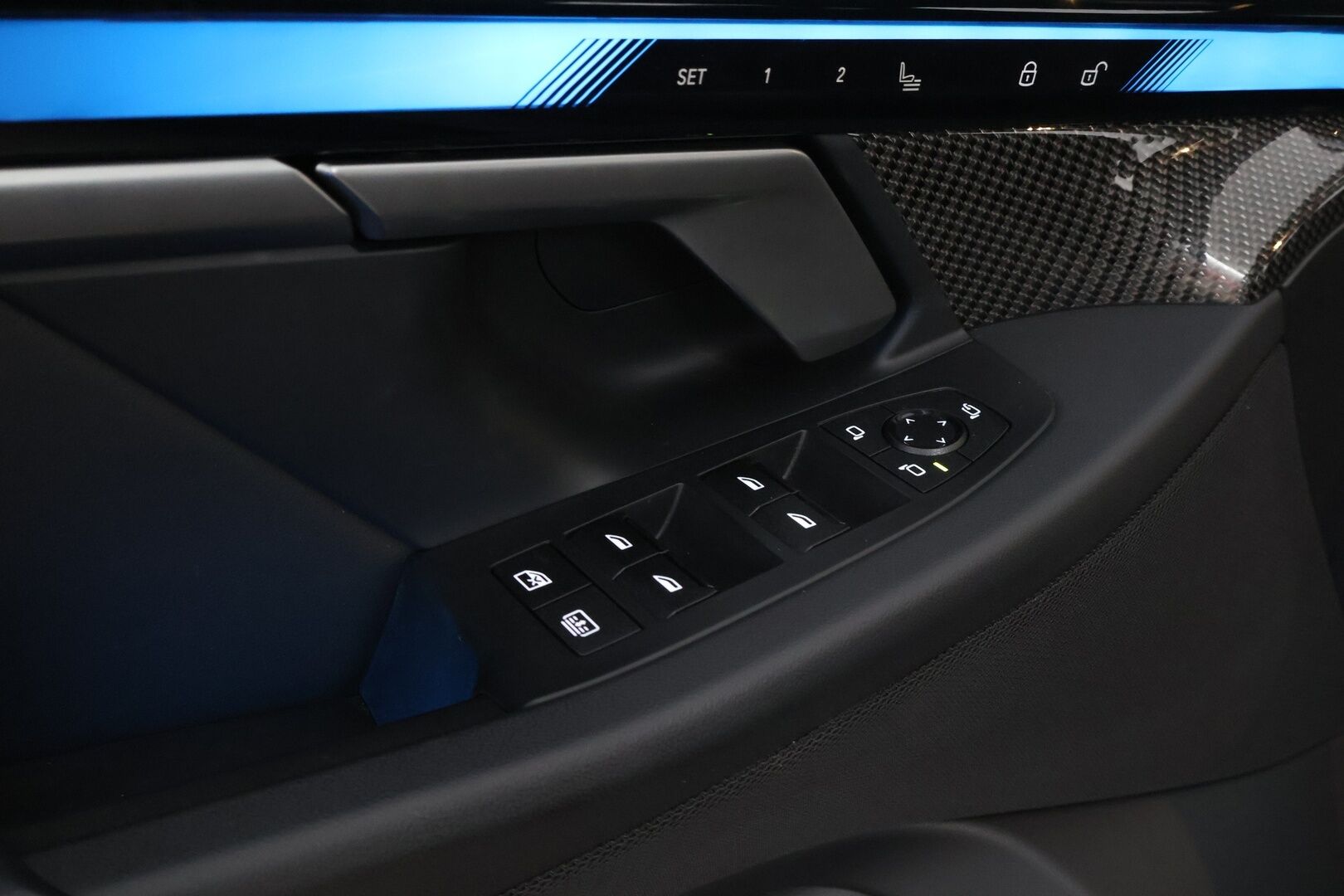 BMW i5 M60 2024 G60 M60 xDrive M Sport Pro * Suomiauto / Carbon / B&W / Sähkökoukku / Iconic Glow / Panorama / Comfort Penkit Muistilla - Ilmastoidut Penkit / Mattaväri / Crafted Clarity / UPEA!