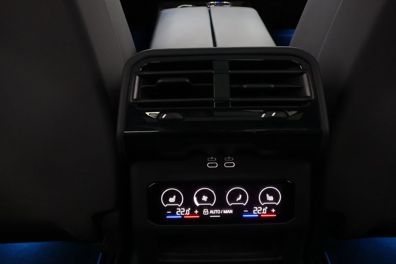 BMW i5 M60 2024 G60 M60 xDrive M Sport Pro * Suomiauto / Carbon / B&W / Sähkökoukku / Iconic Glow / Panorama / Comfort Penkit Muistilla - Ilmastoidut Penkit / Mattaväri / Crafted Clarity / UPEA!