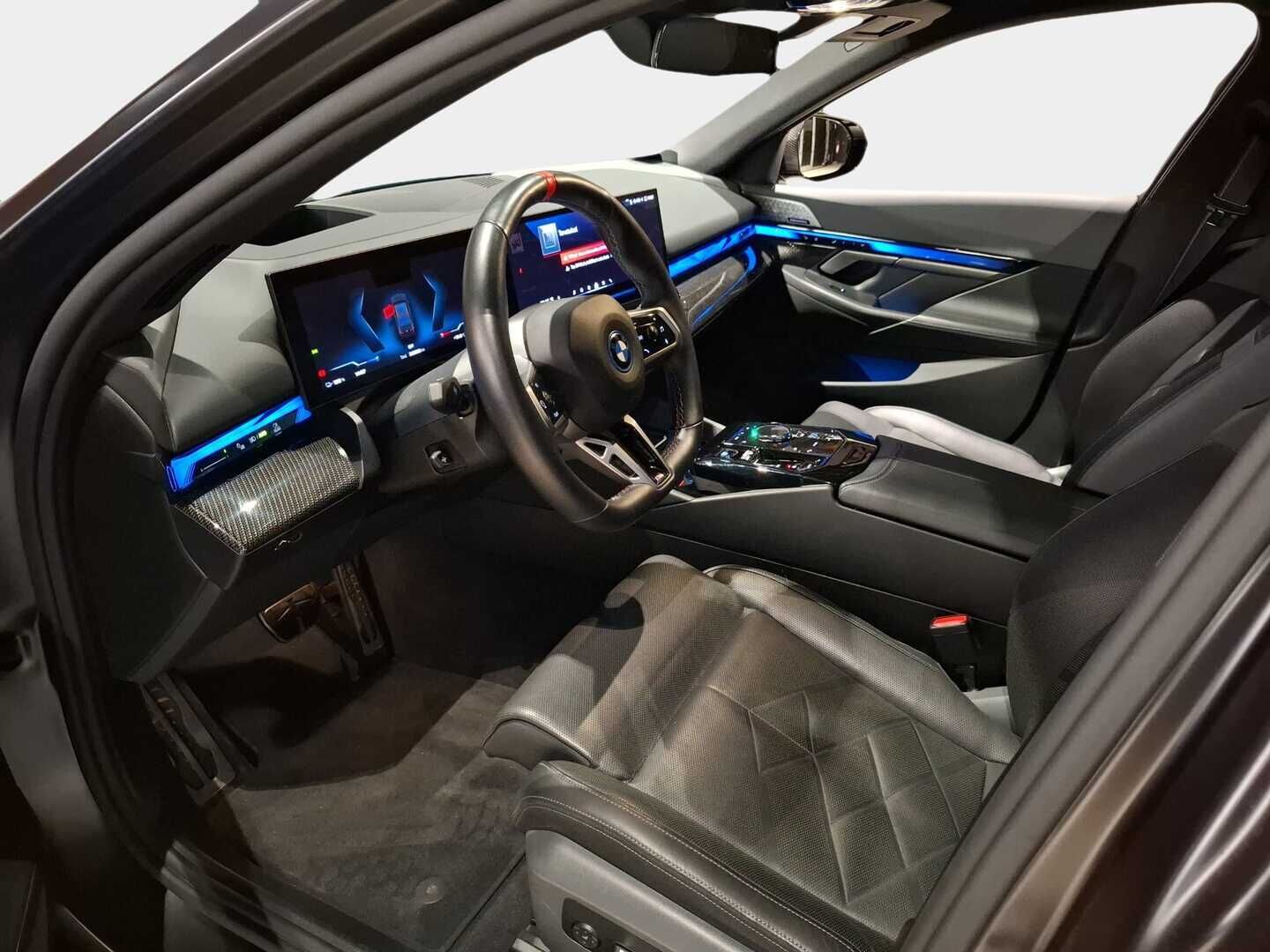 BMW i5 M60 2024 G60 M60 xDrive M Sport Pro * Suomiauto / Carbon / B&W / Sähkökoukku / Iconic Glow / Panorama / Comfort Penkit Muistilla - Ilmastoidut Penkit / Mattaväri / Crafted Clarity / UPEA!