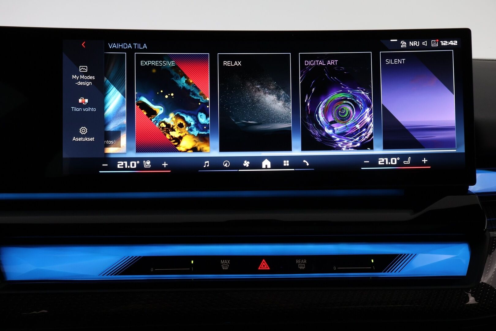 BMW i5 M60 2024 G60 M60 xDrive M Sport Pro * Suomiauto / Carbon / B&W / Sähkökoukku / Iconic Glow / Panorama / Comfort Penkit Muistilla - Ilmastoidut Penkit / Mattaväri / Crafted Clarity / UPEA!