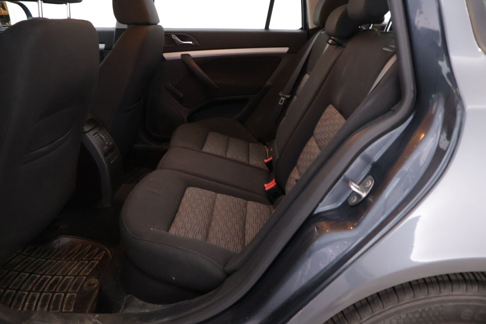 Skoda Octavia 2010 Combi 1,4 TSI Ambiente - YritysOutlet - Myydään vain yrityksille *Vakkari / Koukku / Ilmastointi / Kahdet renkaat* - – Tämä auto myydään YritysOutlet -valikoimasta vain yritykselle*
