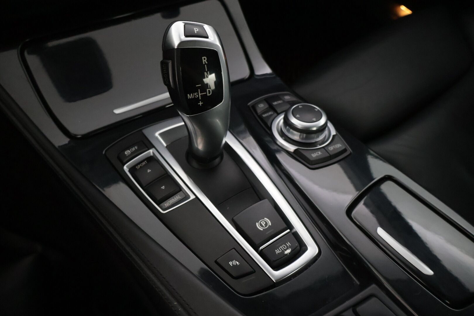 BMW 530 2010 A F10 Sedan 530d - | Comfort istuimet | Adapt.vakkari | BLIS | HIFI | Navigointi Professional | 2-Om. Suomi-Auto | Isosti huollettu |