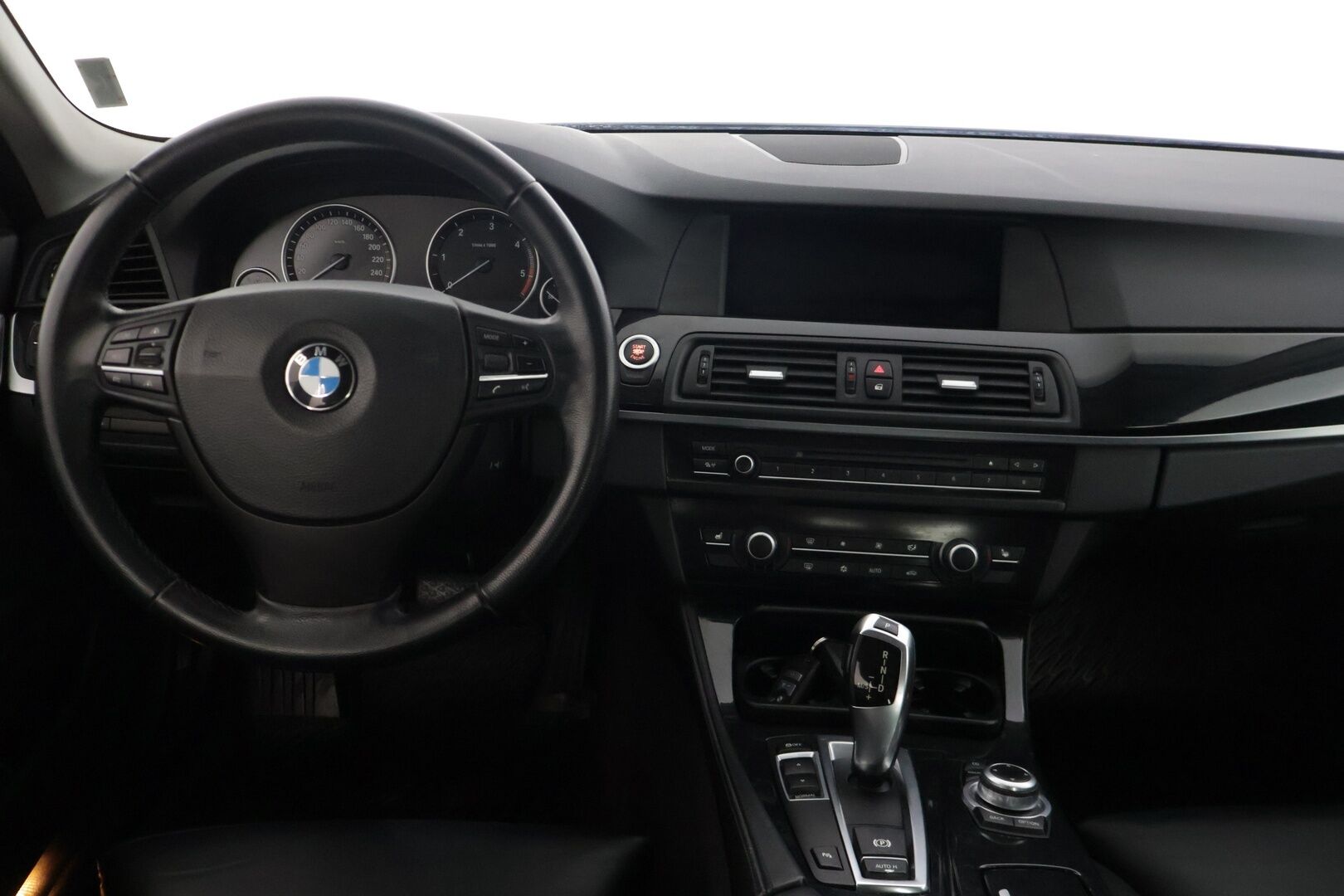 BMW 530 2010 A F10 Sedan 530d - | Comfort istuimet | Adapt.vakkari | BLIS | HIFI | Navigointi Professional | 2-Om. Suomi-Auto | Isosti huollettu |