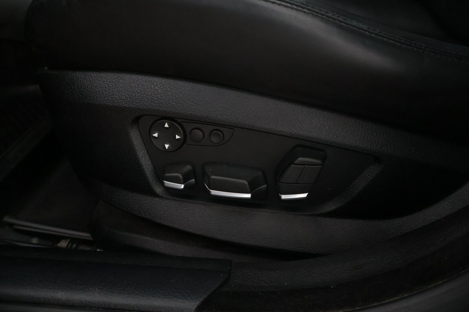 BMW 530 2010 A F10 Sedan 530d - | Comfort istuimet | Adapt.vakkari | BLIS | HIFI | Navigointi Professional | 2-Om. Suomi-Auto | Isosti huollettu |