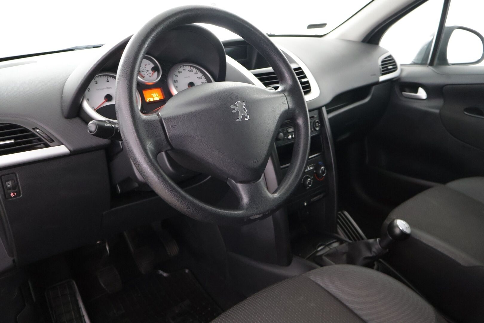 Peugeot 207 2010 VTi 98 Millesim 200 5-ov. YritysOutlet - Myydään vain yrityksille - Huollettu ja katsastettu | Suomi-auto | Huoltokirja | Lohkolämmitin + sisäpistoke | Ilmastointi | 2x renkaat | 2x avain
