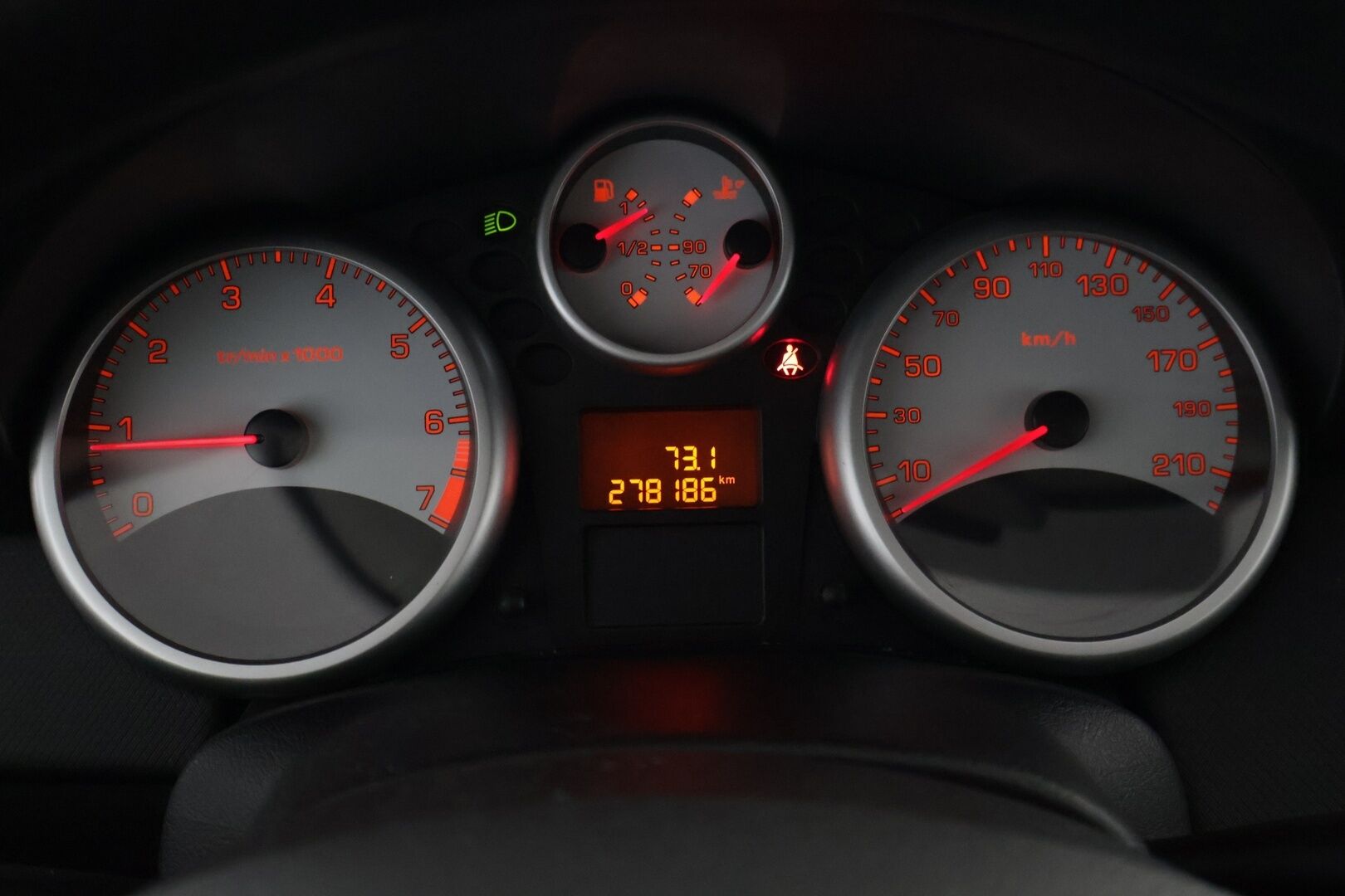 Peugeot 207 2010 VTi 98 Millesim 200 5-ov. YritysOutlet - Myydään vain yrityksille - Huollettu ja katsastettu | Suomi-auto | Huoltokirja | Lohkolämmitin + sisäpistoke | Ilmastointi | 2x renkaat | 2x avain