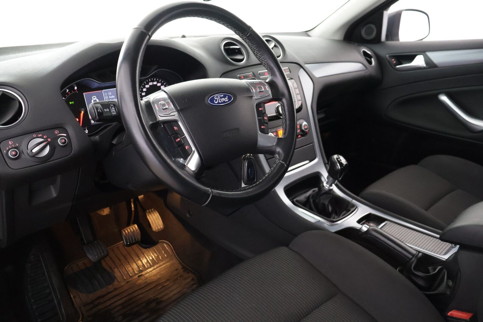 Ford Mondeo 2012 1,6 EcoBoost 160 hv Start/Stop Titanium M6 5-ovinen - Suomi-auto | Vakkari | Lohkolämmitin | Kaistavahti | BLIS | BT | 2x Renkaat alumiinivantein 