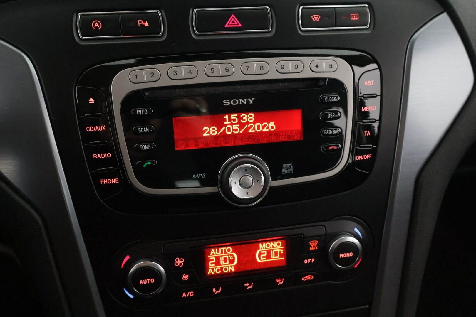 Ford Mondeo 2012 1,6 EcoBoost 160 hv Start/Stop Titanium M6 5-ovinen - Suomi-auto | Vakkari | Lohkolämmitin | Kaistavahti | BLIS | BT | 2x Renkaat alumiinivantein 
