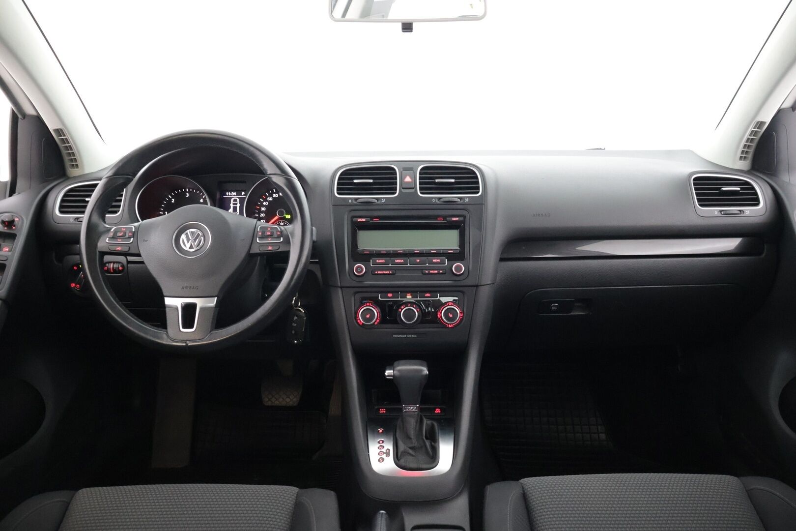 Volkswagen Golf 2010 Comfortline 1,6 TDI 77 kW (105 hv) BlueMotion Technology * Lohko + sisä / Suomi-Auto / Vakkari / Aut. ilm* - Jakopää 7/2025 / Huolto 7/2025 / Ilmastointi täytetty 7/2025 / Renkaat ok *
