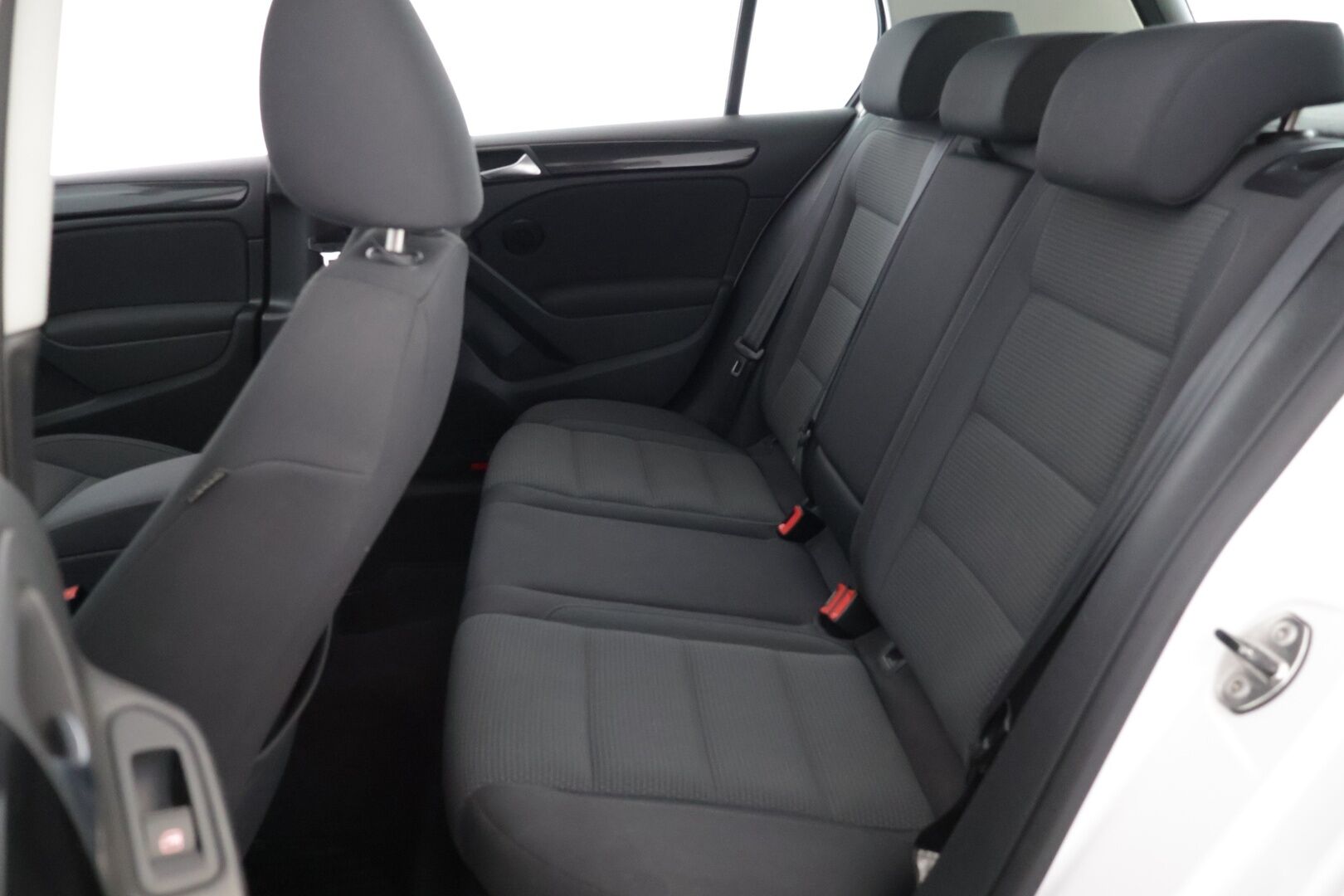 Volkswagen Golf 2010 Comfortline 1,6 TDI 77 kW (105 hv) BlueMotion Technology * Lohko + sisä / Suomi-Auto / Vakkari / Aut. ilm* - Jakopää 7/2025 / Huolto 7/2025 / Ilmastointi täytetty 7/2025 / Renkaat ok *