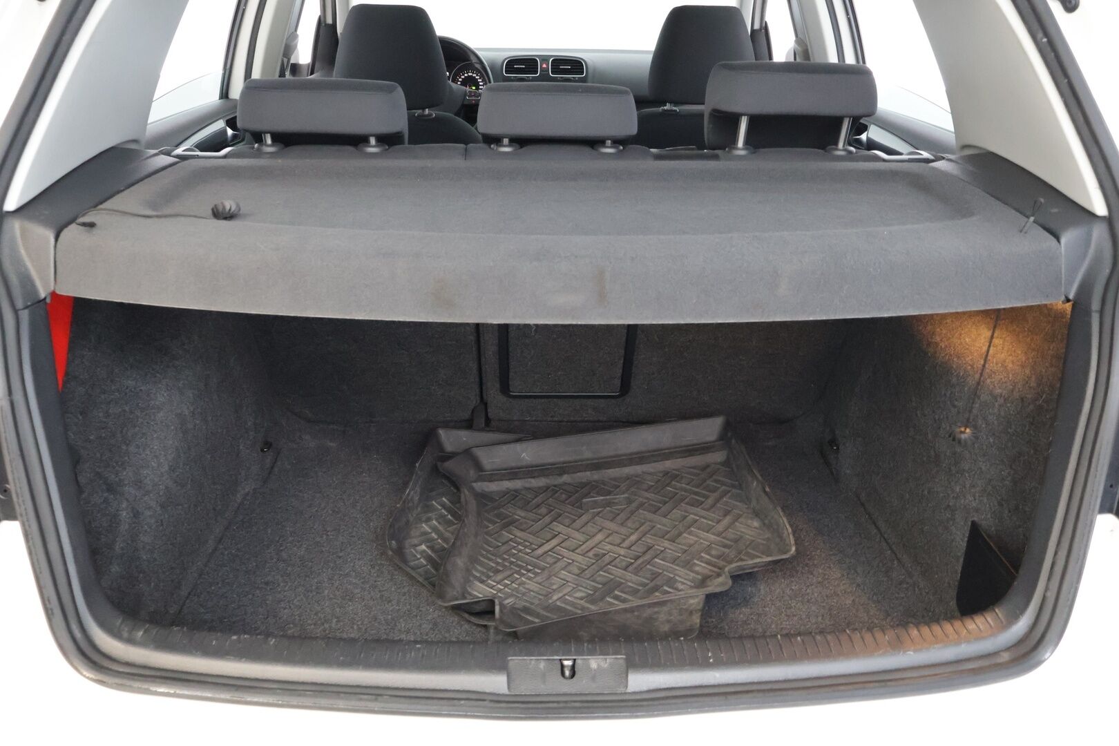 Volkswagen Golf 2010 Comfortline 1,6 TDI 77 kW (105 hv) BlueMotion Technology * Lohko + sisä / Suomi-Auto / Vakkari / Aut. ilm* - Jakopää 7/2025 / Huolto 7/2025 / Ilmastointi täytetty 7/2025 / Renkaat ok *
