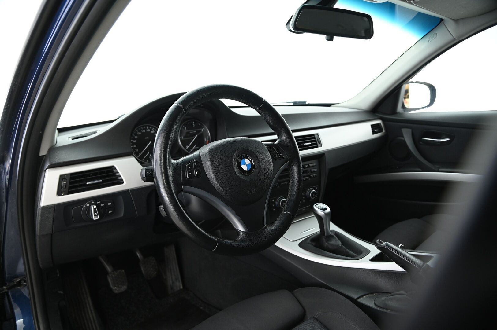 BMW 318 2010 E91 Touring Business Sport - Myydään huutokaupat.com