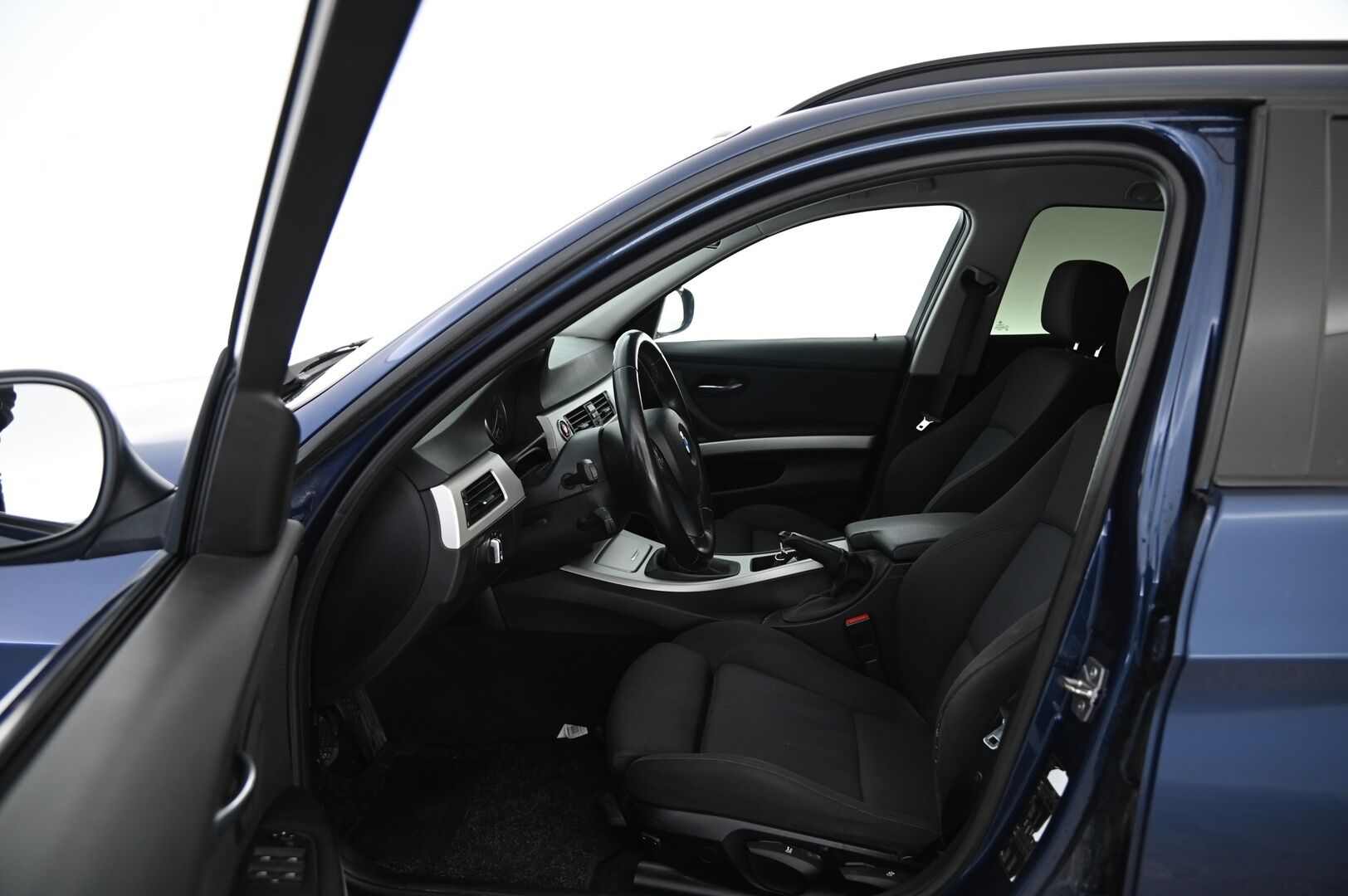 BMW 318 2010 E91 Touring Business Sport - Myydään huutokaupat.com