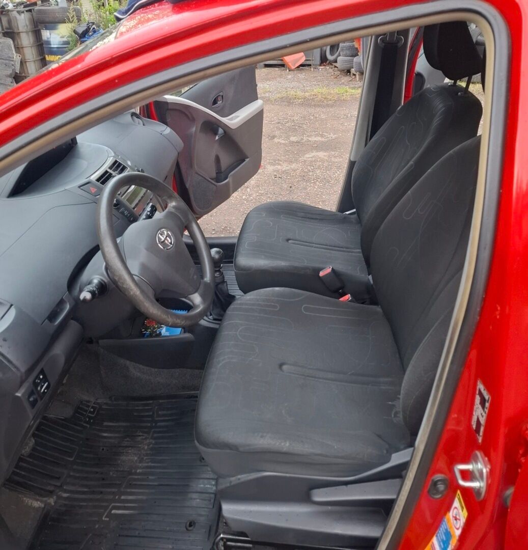 Toyota Yaris 2010 1,33 Dual VVT-i Stop & Start Linea Terra 5ov - | Suomi-auto | Juuri katsastettu | Lohkolämmitin | Huoltokirja | Ilmastointi |