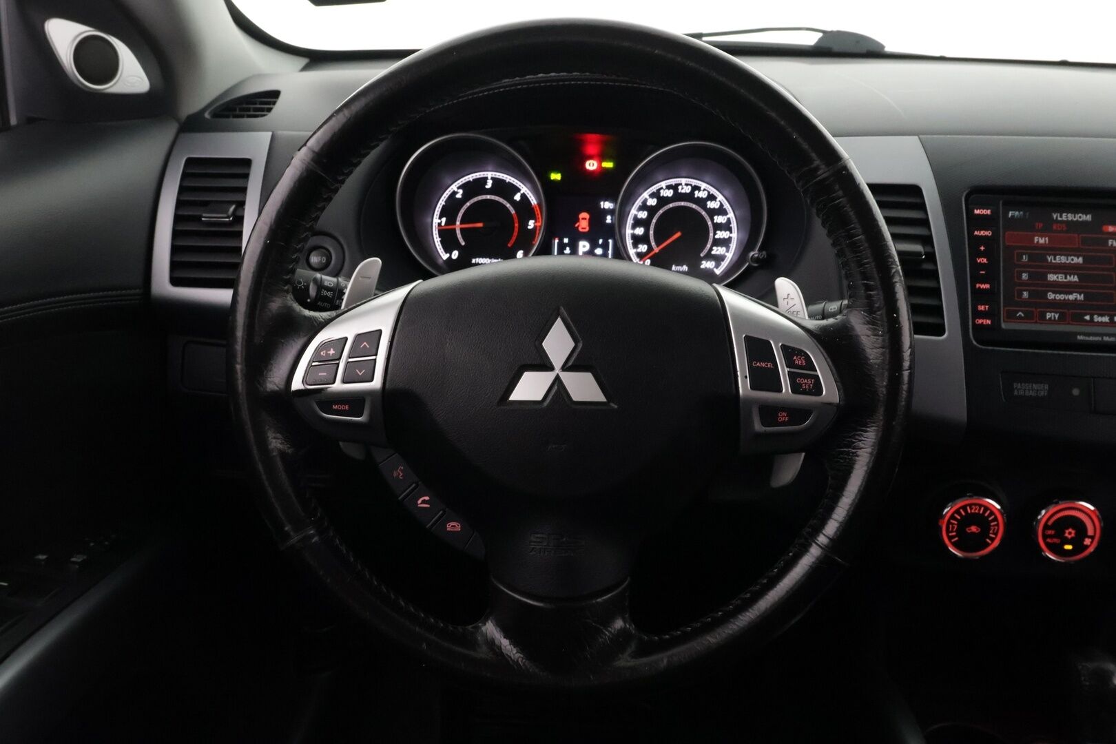 Mitsubishi Outlander 2011 2,2 HDI Instyle Navi TC-SST