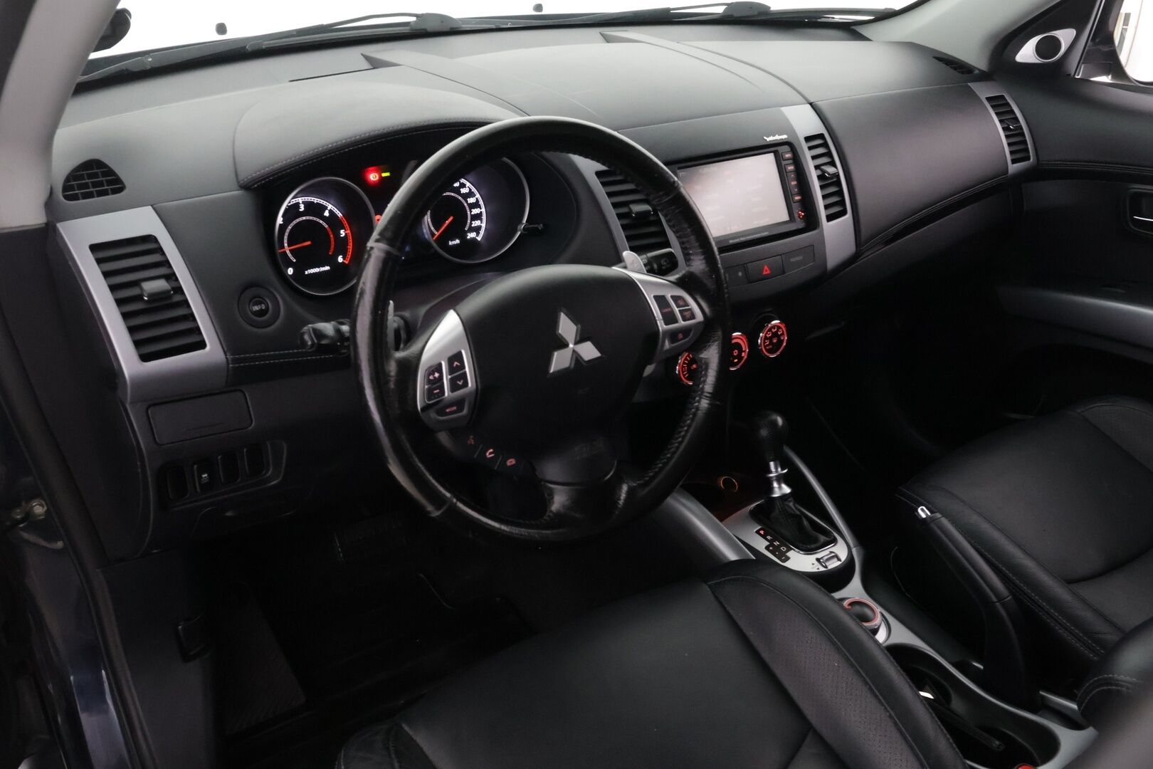 Mitsubishi Outlander 2011 2,2 HDI Instyle Navi TC-SST