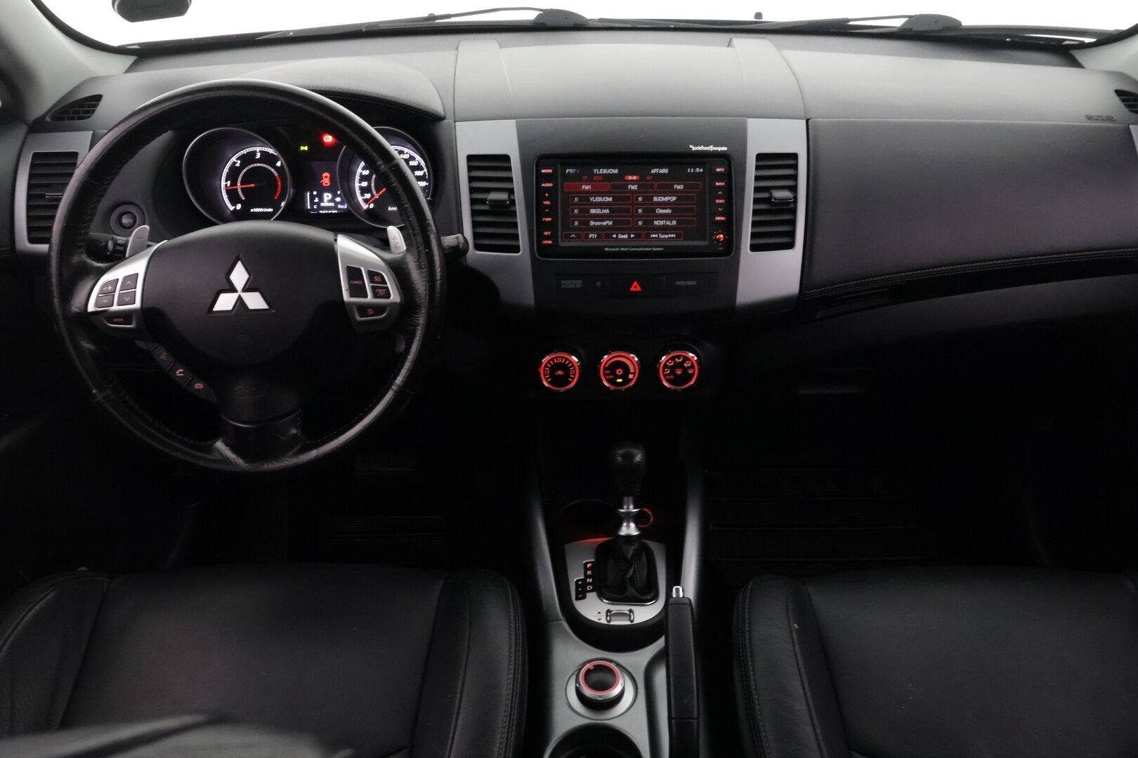 Mitsubishi Outlander 2011 2,2 HDI Instyle Navi TC-SST