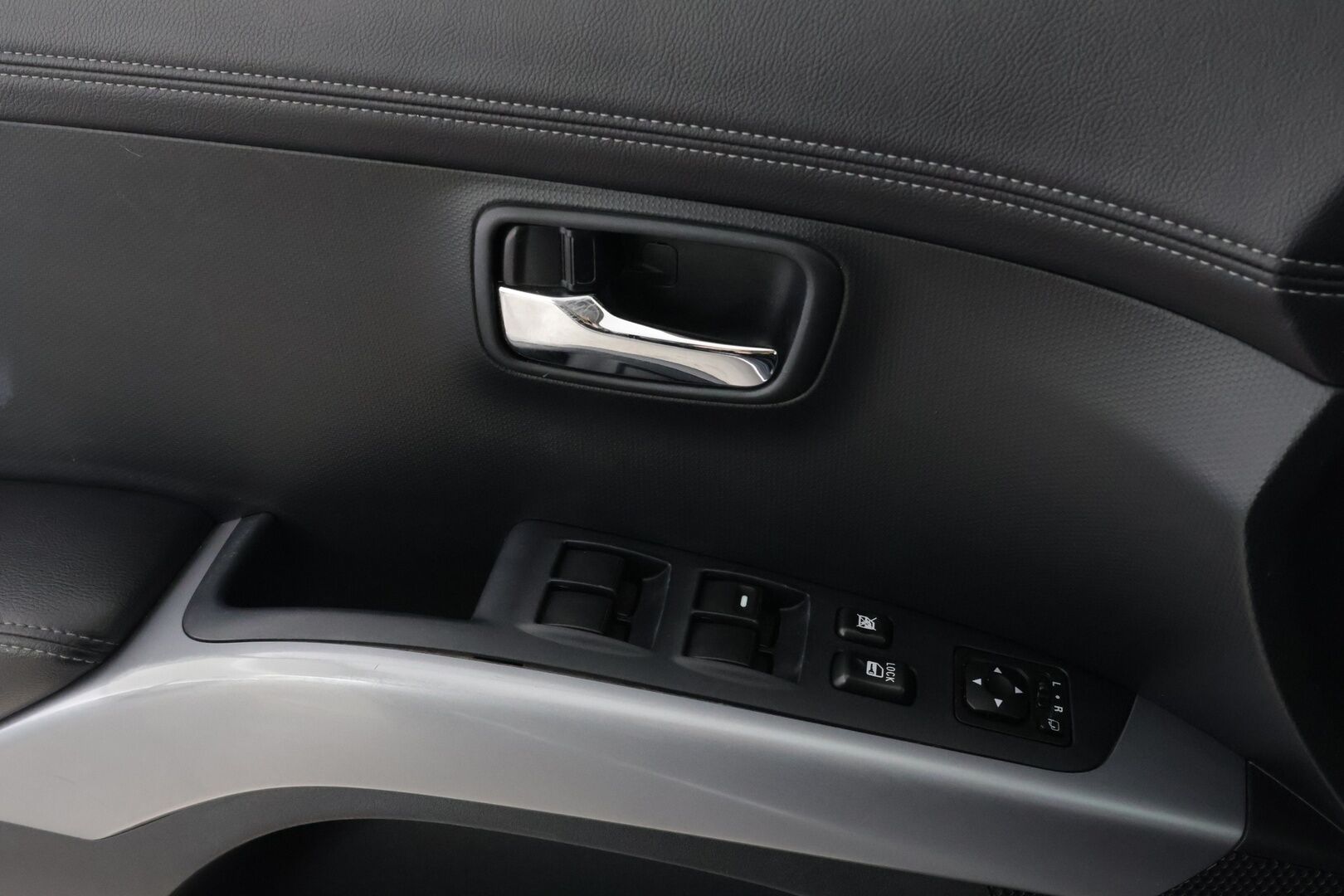 Mitsubishi Outlander 2011 2,2 HDI Instyle Navi TC-SST