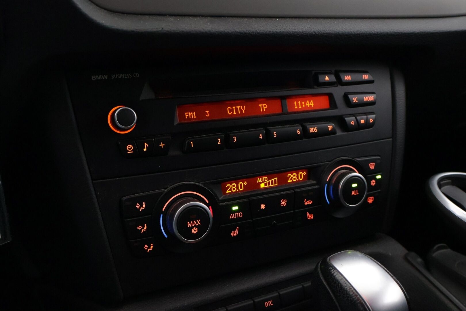 BMW X1 2011 A E84 SAV Business *Koukku / Vakkari / Navi / Lohko / Tutka* - Siistikuntoinen Suomiauto kaksilla hyväkuntoisilla renkailla! - HULLUT AVAJAISHULINAT KORKOTARJOUS 3,29 %