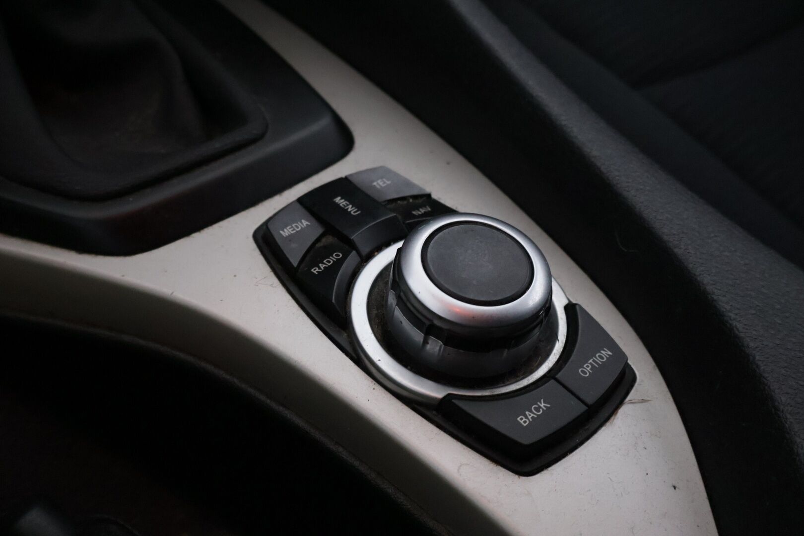 BMW X1 2011 A E84 SAV Business *Koukku / Vakkari / Navi / Lohko / Tutka* - Siistikuntoinen Suomiauto kaksilla hyväkuntoisilla renkailla! - HULLUT AVAJAISHULINAT KORKOTARJOUS 3,29 %