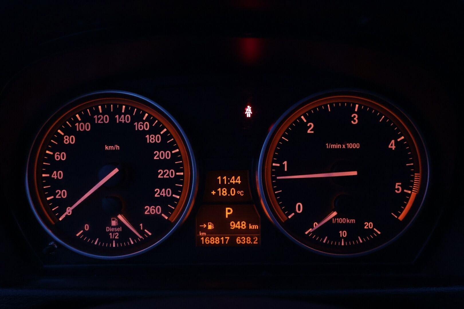 BMW X1 2011 A E84 SAV Business *Koukku / Vakkari / Navi / Lohko / Tutka* - Siistikuntoinen Suomiauto kaksilla hyväkuntoisilla renkailla! - HULLUT AVAJAISHULINAT KORKOTARJOUS 3,29 %