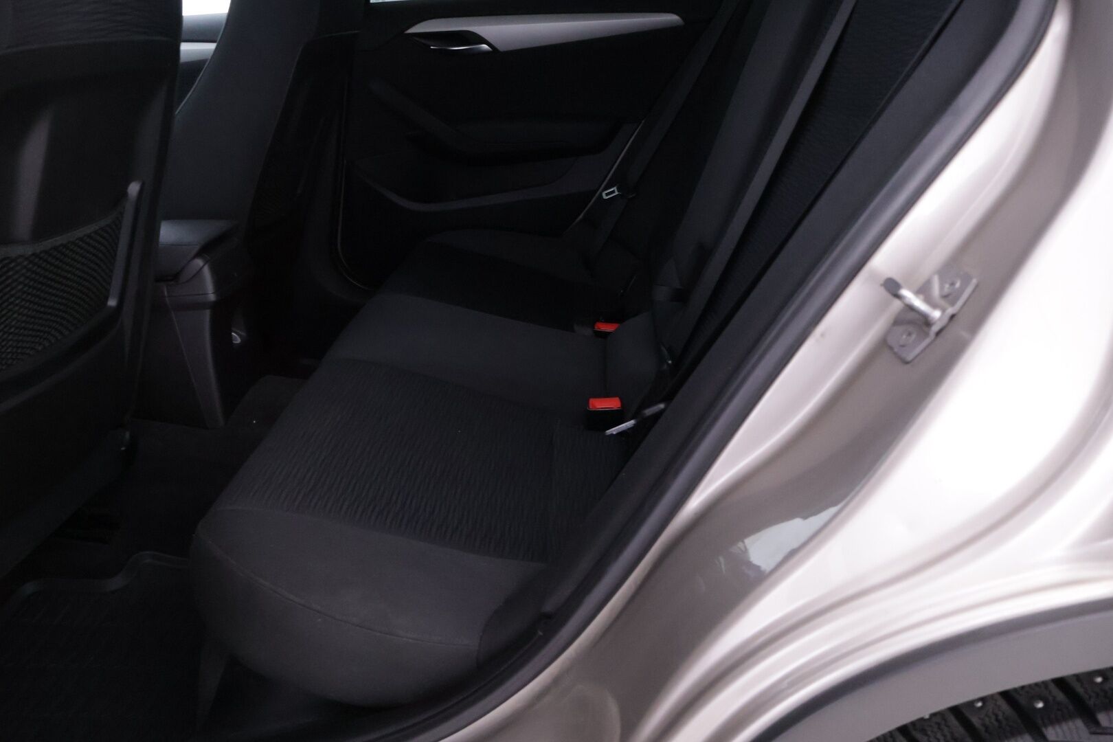 BMW X1 2011 A E84 SAV Business *Koukku / Vakkari / Navi / Lohko / Tutka* - Siistikuntoinen Suomiauto kaksilla hyväkuntoisilla renkailla! - HULLUT AVAJAISHULINAT KORKOTARJOUS 3,29 %