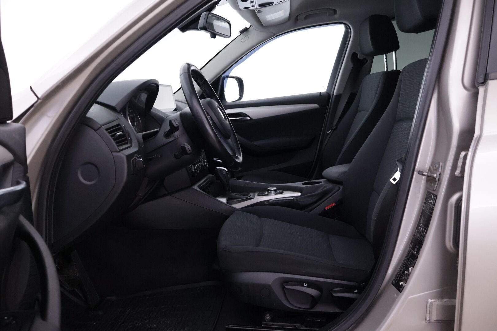 BMW X1 2011 A E84 SAV Business *Koukku / Vakkari / Navi / Lohko / Tutka* - Siistikuntoinen Suomiauto kaksilla hyväkuntoisilla renkailla! - HULLUT AVAJAISHULINAT KORKOTARJOUS 3,29 %