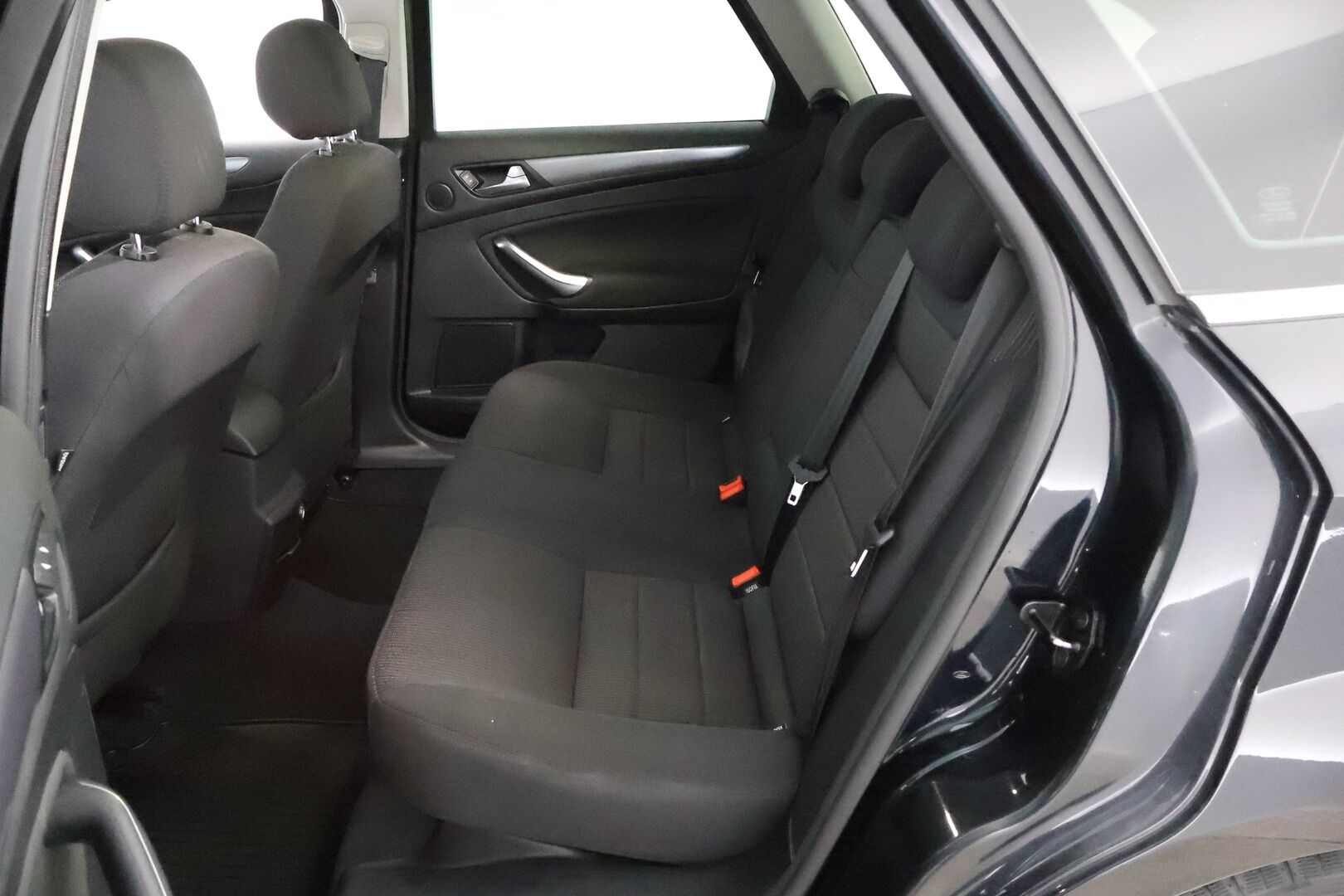 Ford Mondeo 2011 2,0 145hv Flexifuel Titanium M5 Wagon * Suomiauto / Vetokoukku / Lohko & Sisäpistoke / Vakkari / Peruutustutka - 2x Renkaat aluvantein / Moottori vaihdettu / Siisti ikäisekseen!