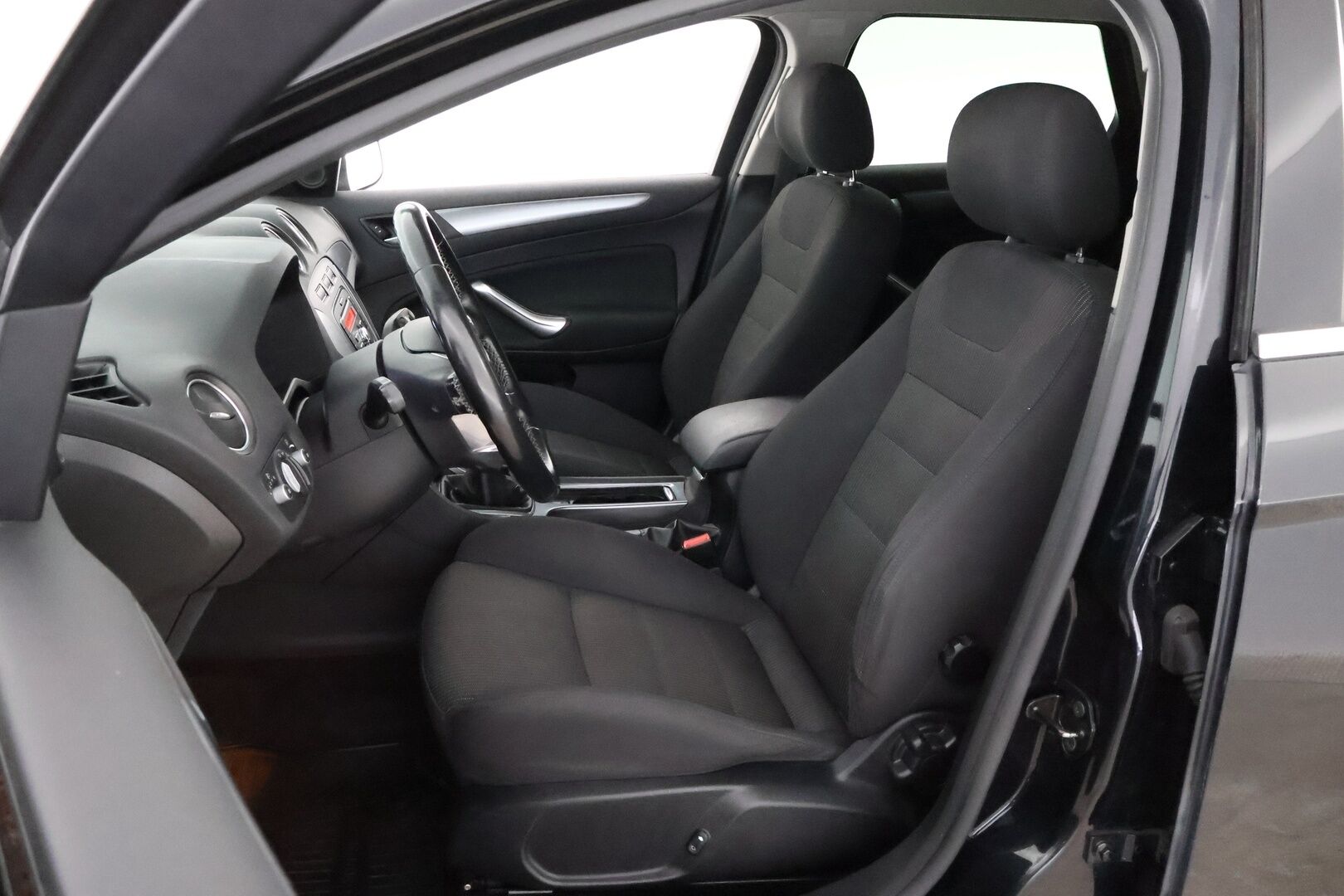 Ford Mondeo 2011 2,0 145hv Flexifuel Titanium M5 Wagon * Suomiauto / Vetokoukku / Lohko & Sisäpistoke / Vakkari / Peruutustutka - 2x Renkaat aluvantein / Moottori vaihdettu / Siisti ikäisekseen!