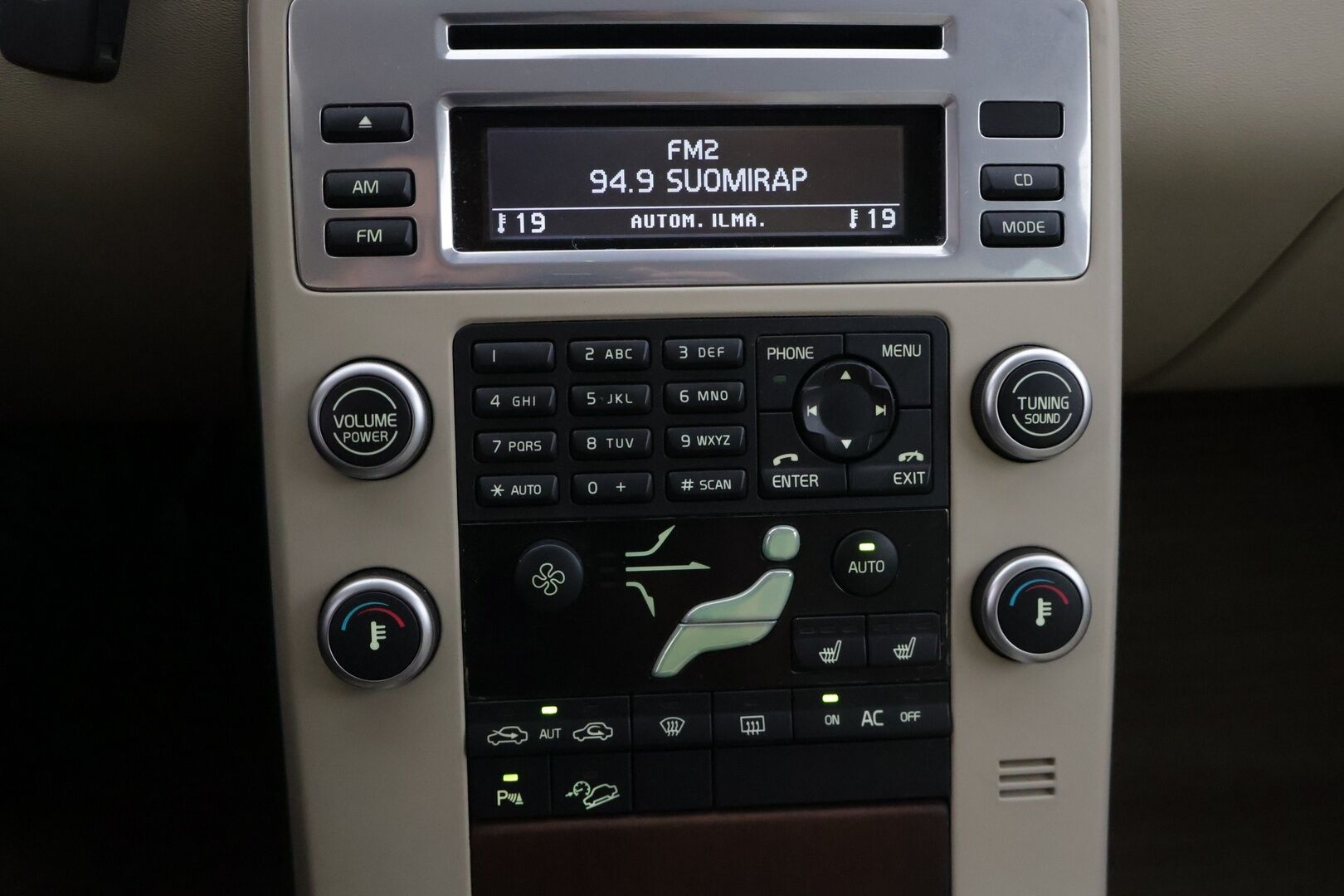 Volvo XC70 2011 D5 AWD Summum aut - * Juuri saapunut! *